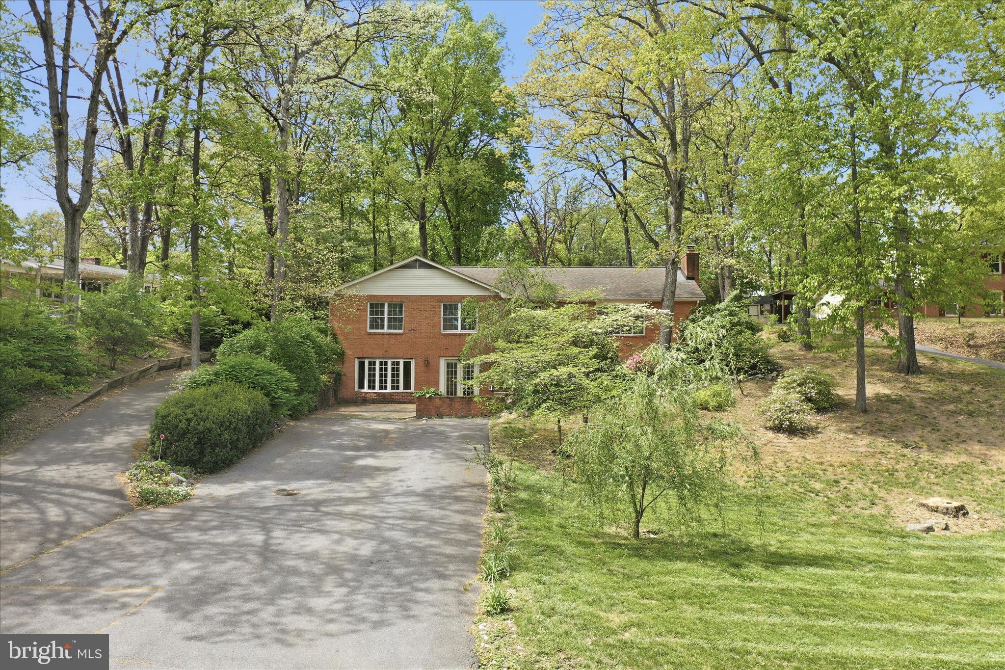 LAKESIDE ESTATES - Residential