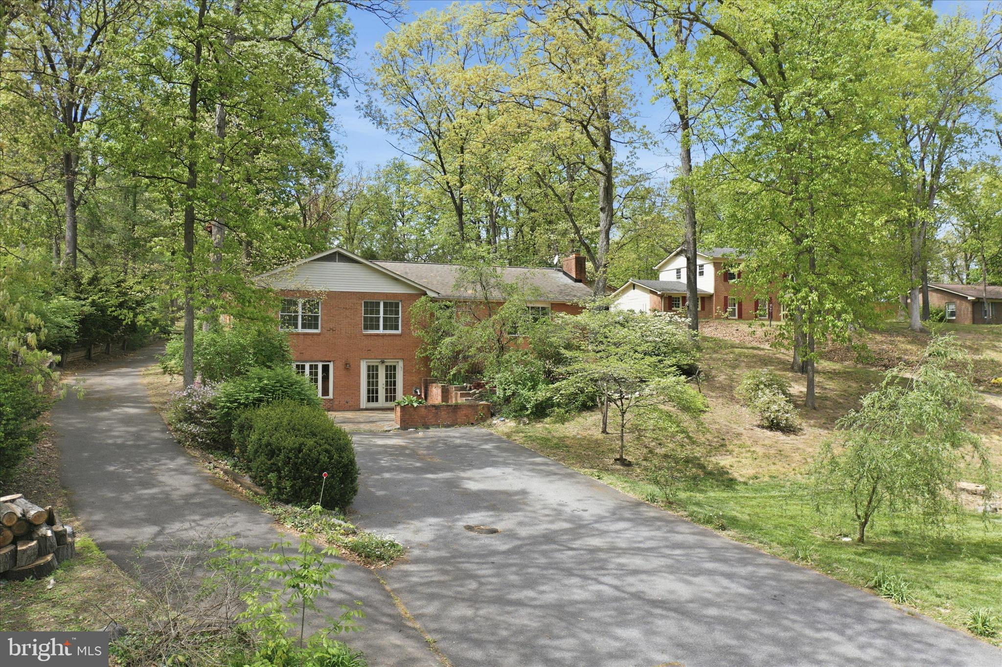 LAKESIDE ESTATES - Residential