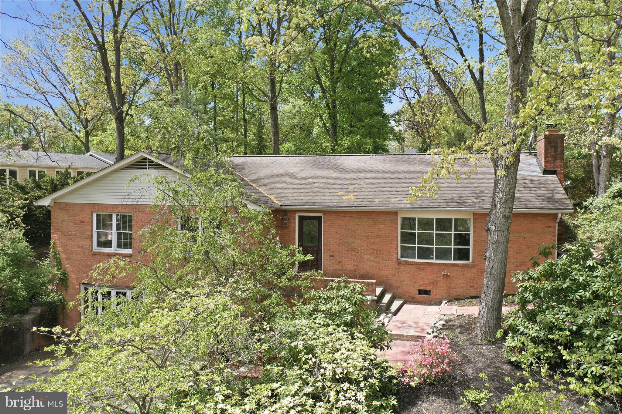 LAKESIDE ESTATES - Residential
