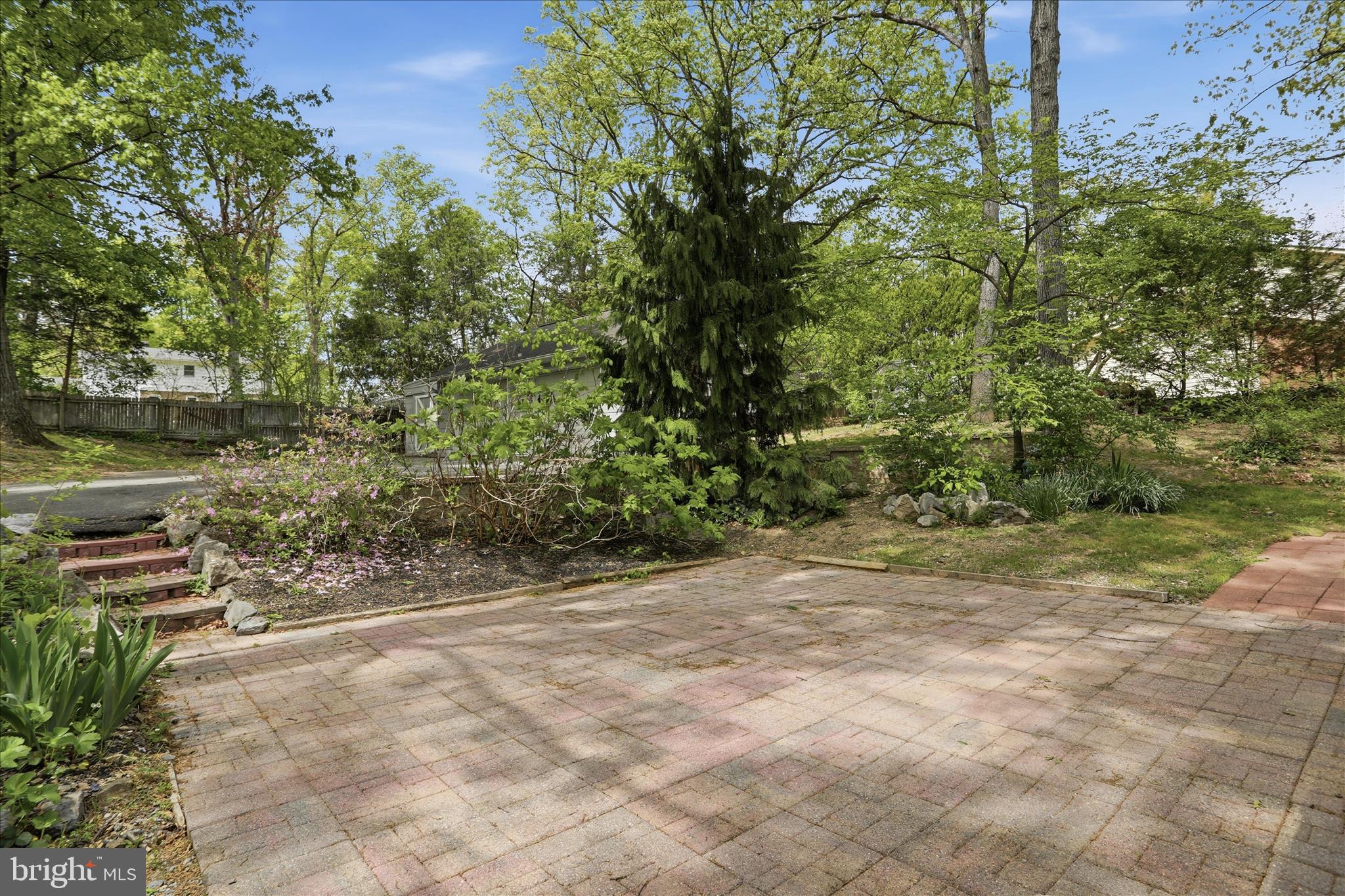 LAKESIDE ESTATES - Residential