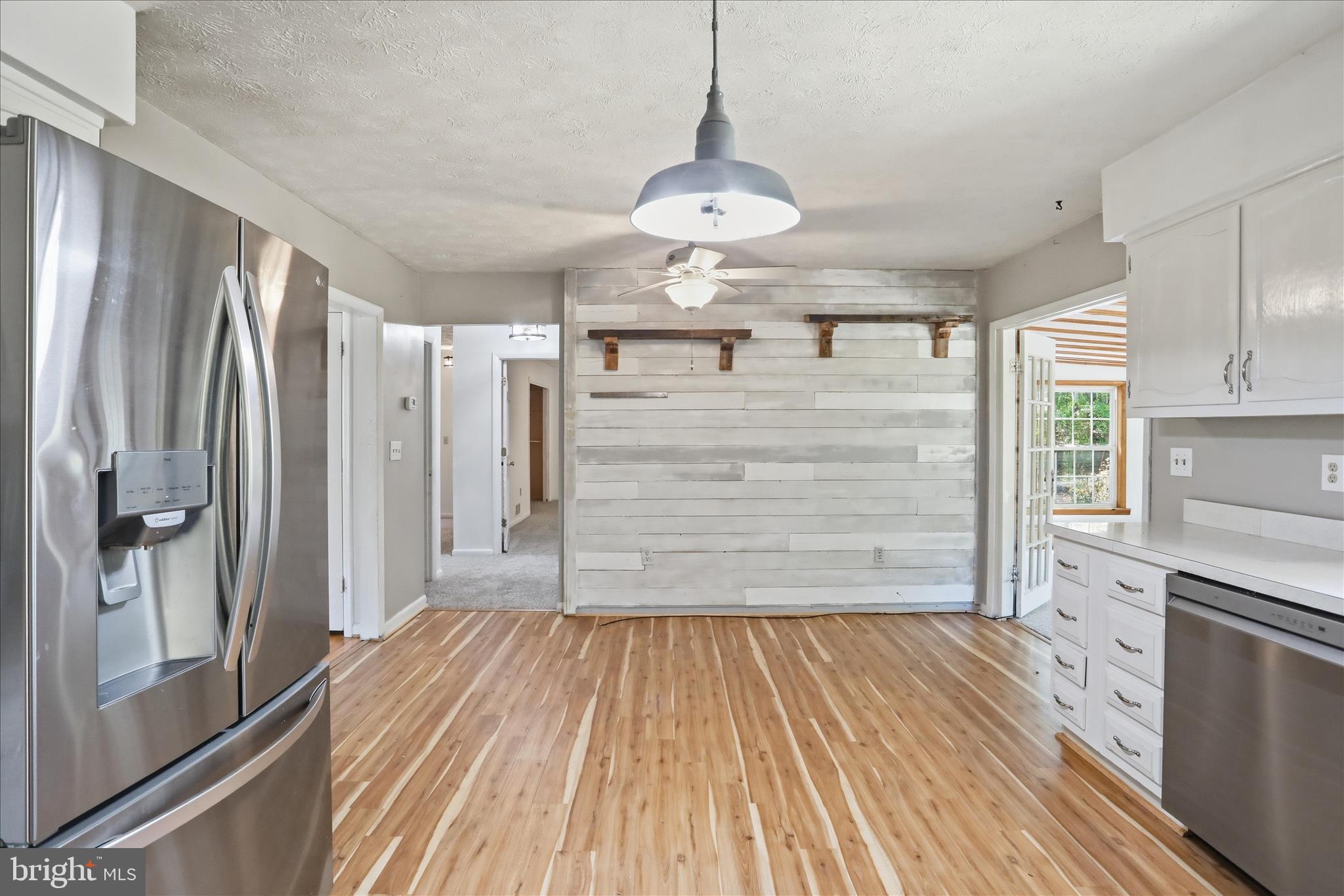 LAKESIDE ESTATES - Residential