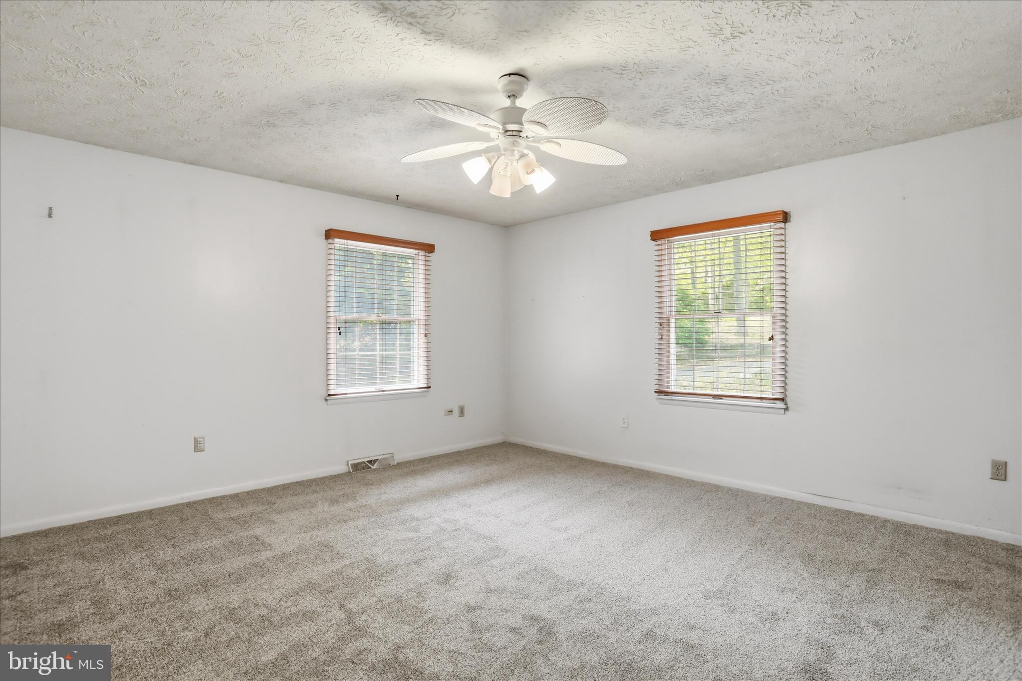 LAKESIDE ESTATES - Residential