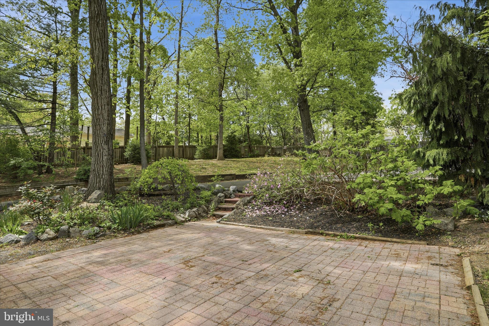 LAKESIDE ESTATES - Residential