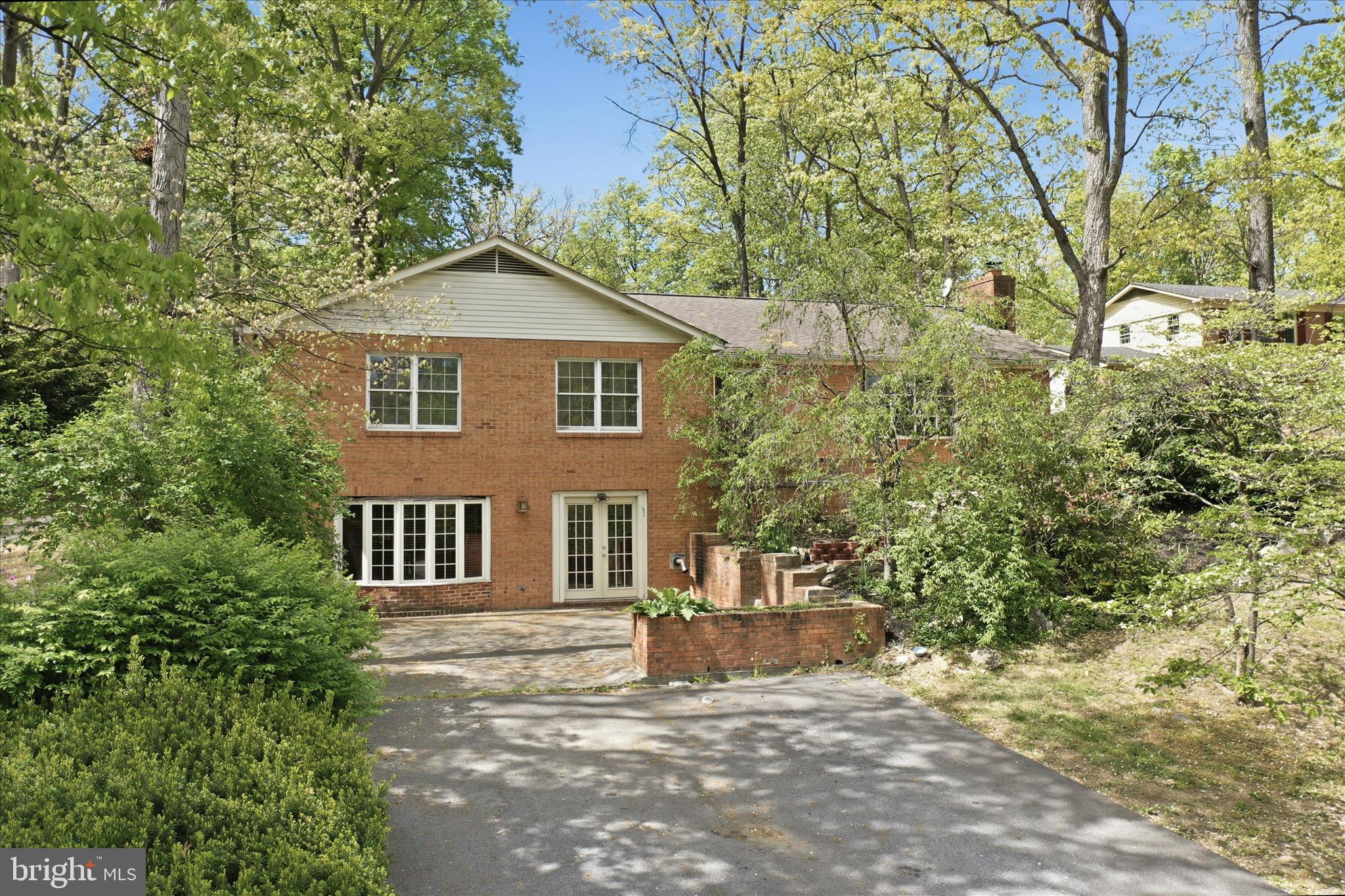 LAKESIDE ESTATES - Residential