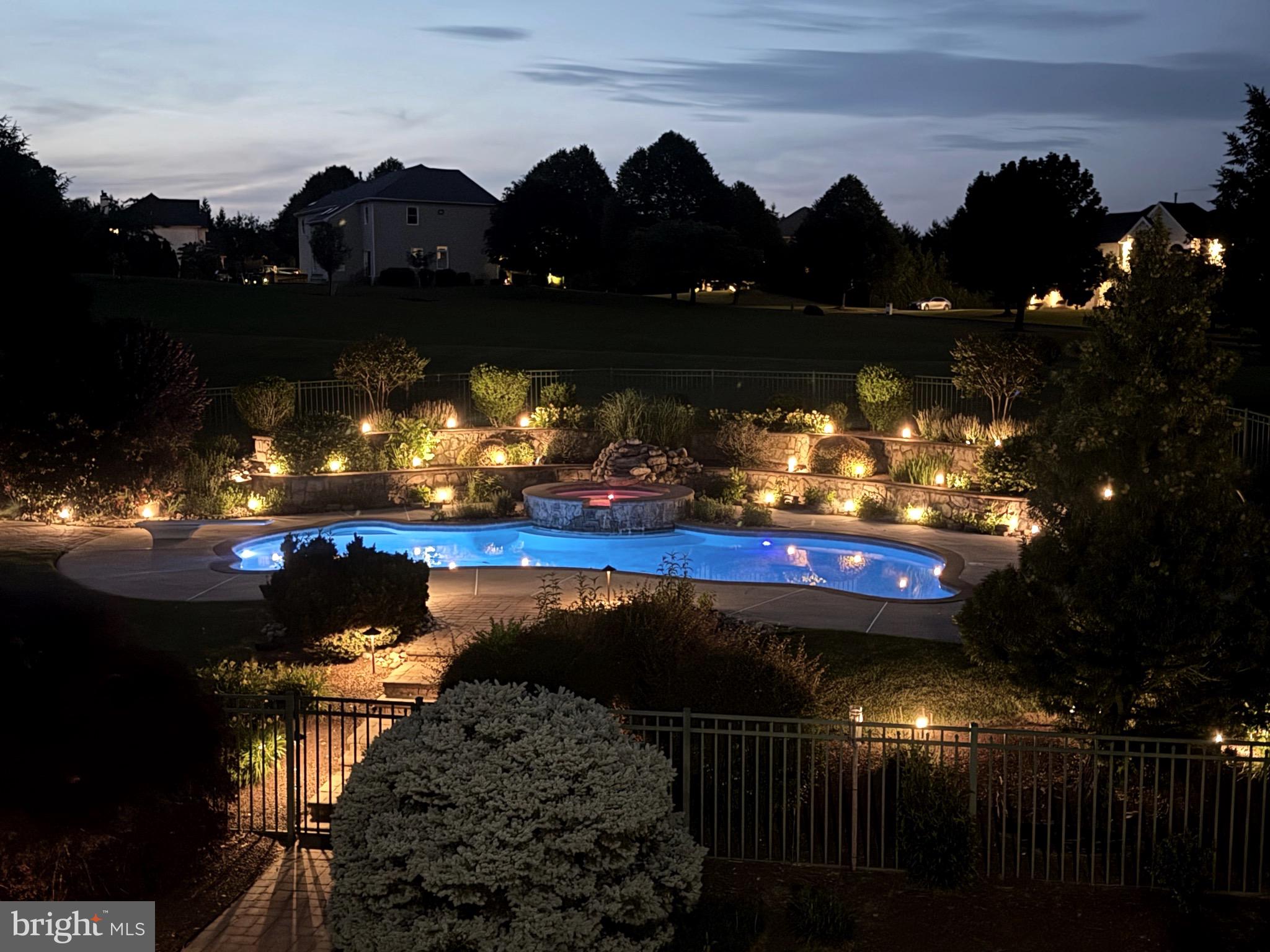 HOLLAND RIDGE - Residential