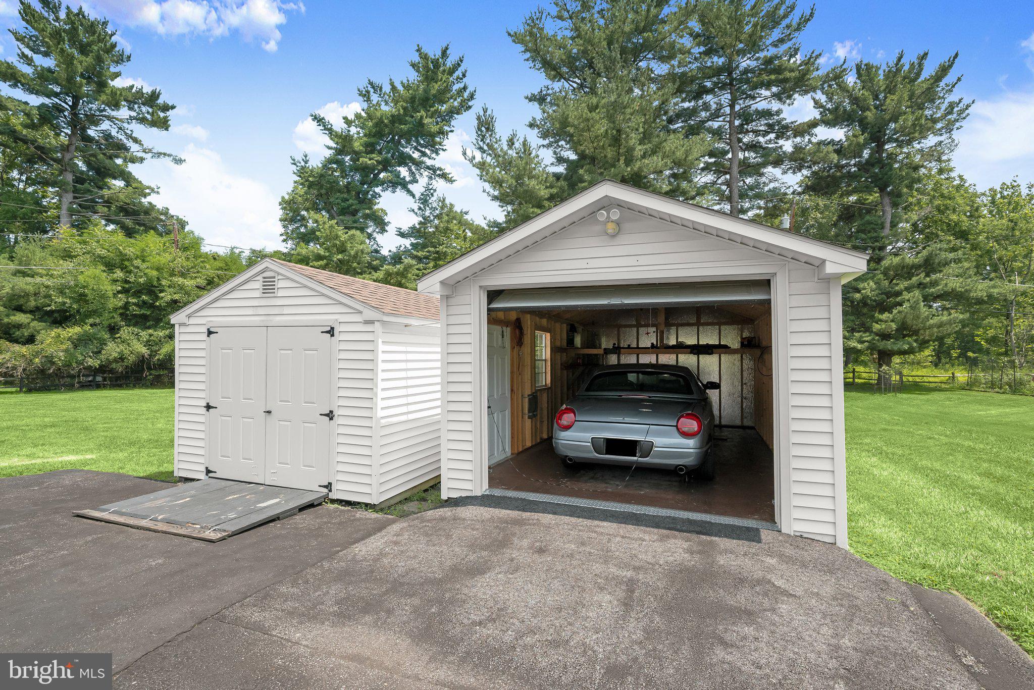FONT HILL MANOR - Residential