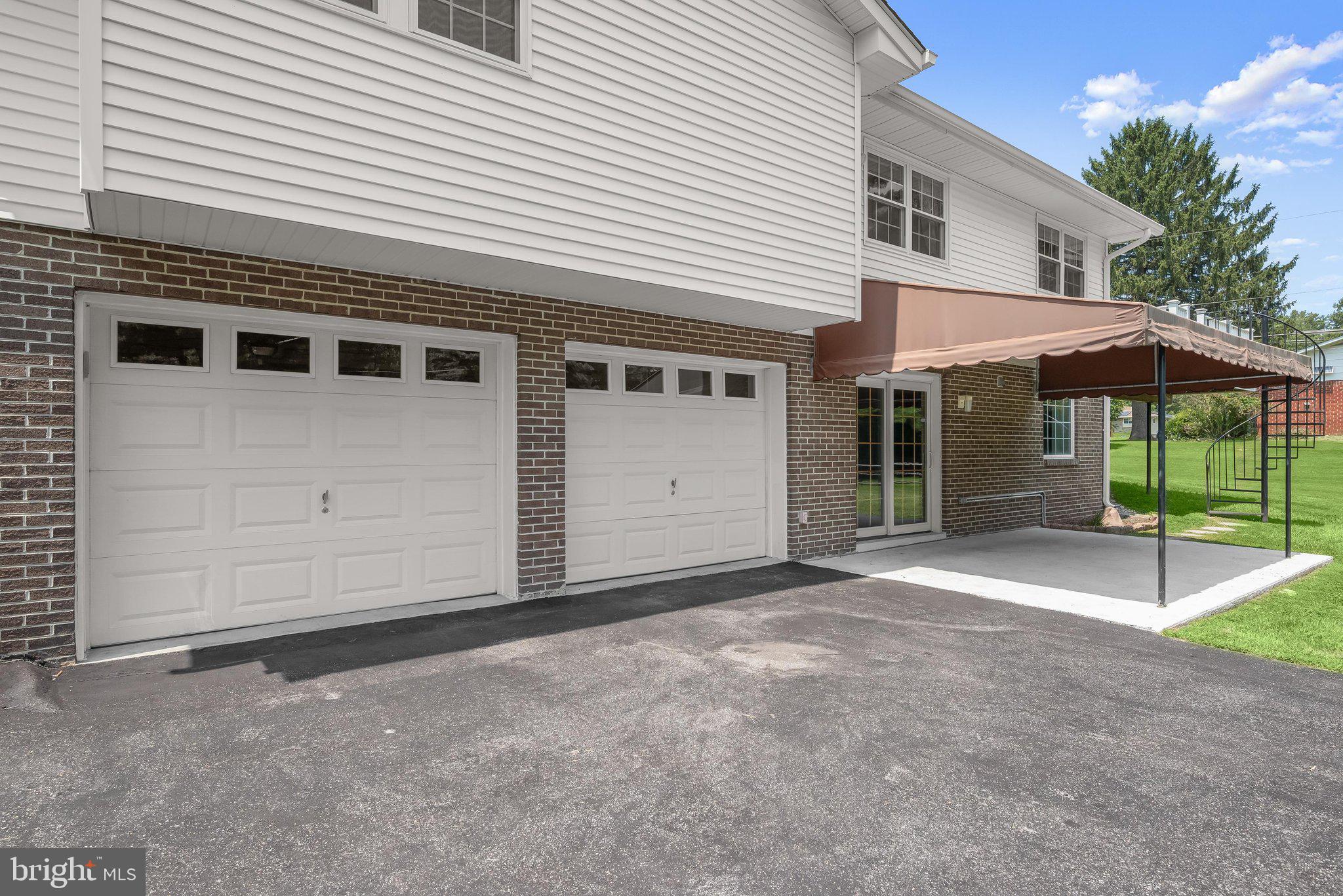 FONT HILL MANOR - Residential
