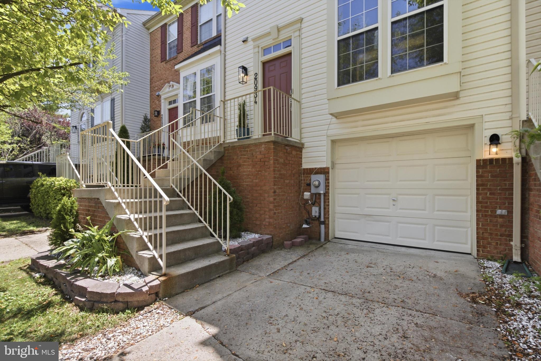 CLOVERLEAF TOWNHOMES - Residential