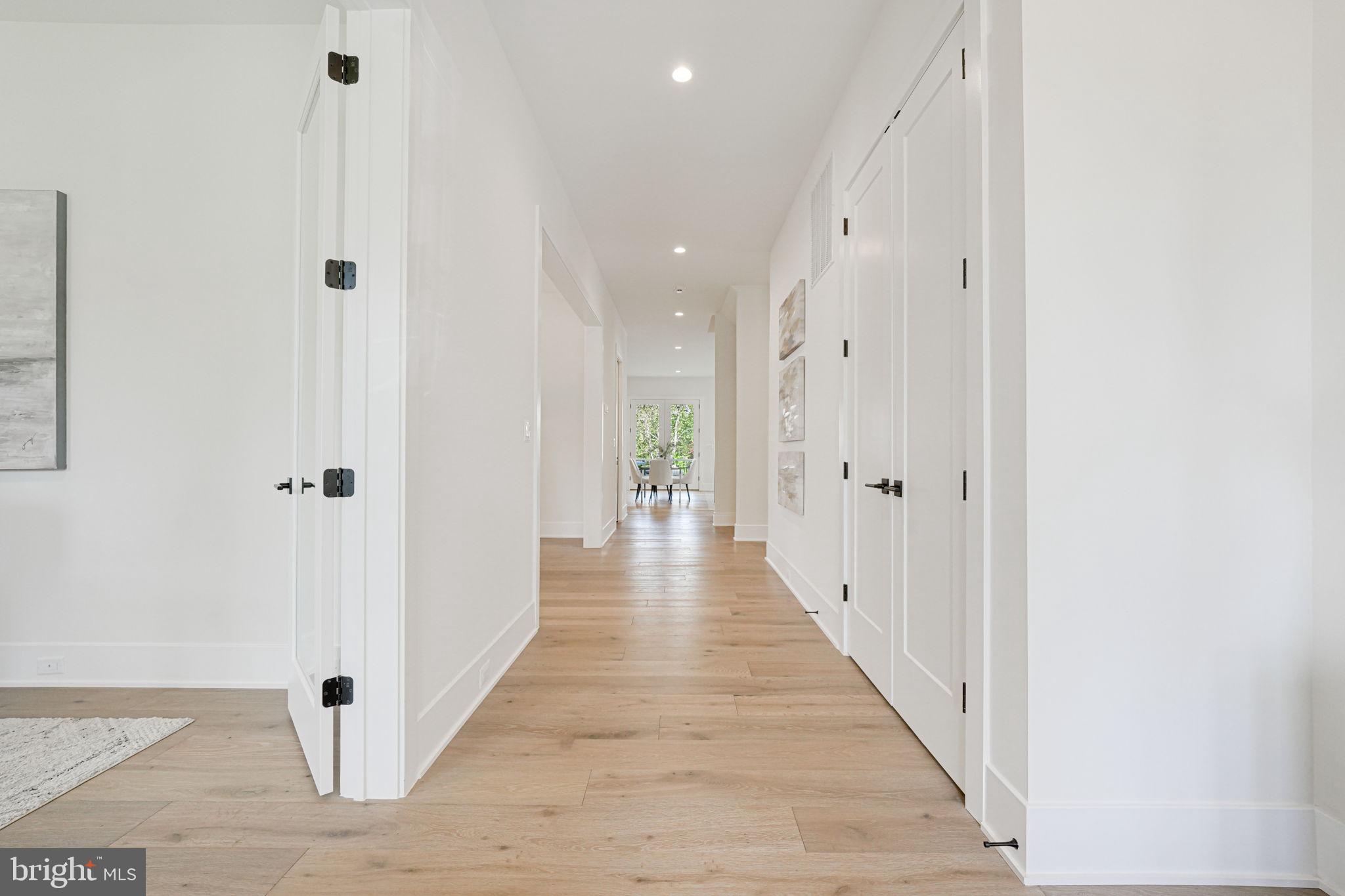DONNA LEE GARDENS - Residential