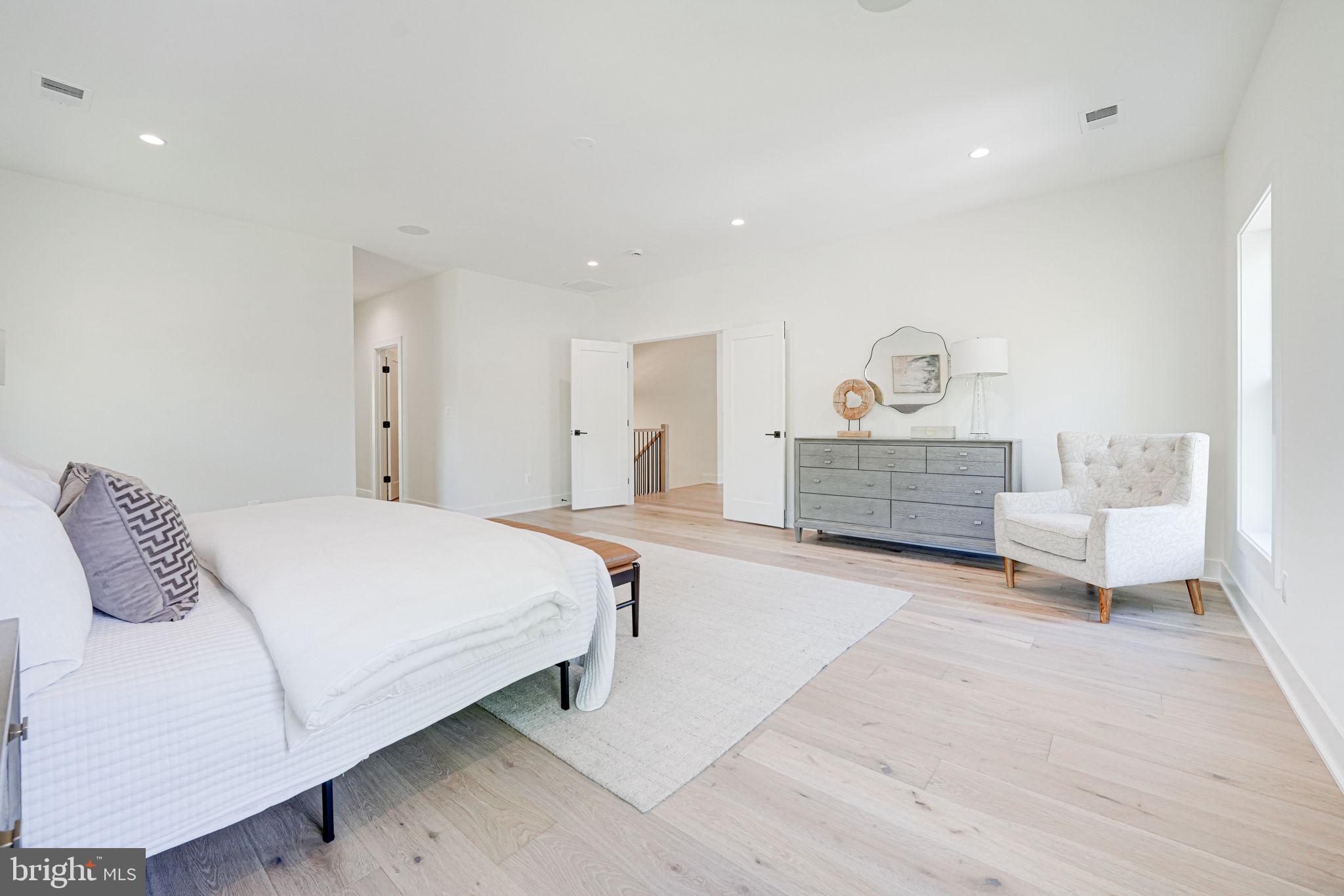 DONNA LEE GARDENS - Residential
