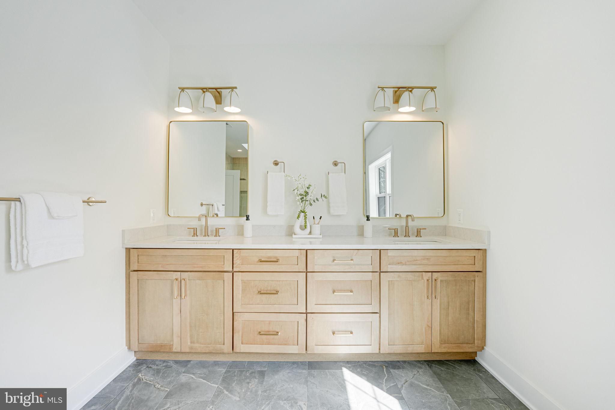 DONNA LEE GARDENS - Residential