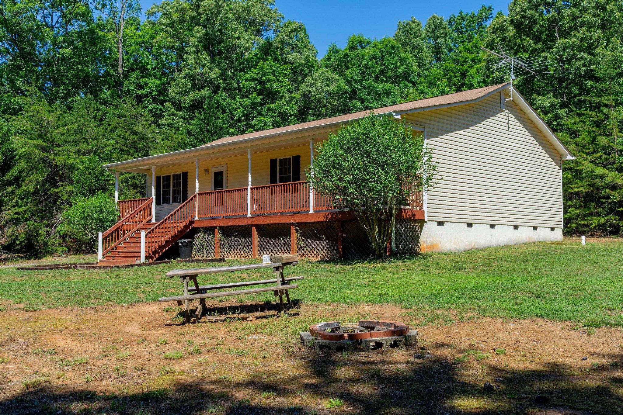 TALL PINES - Residential