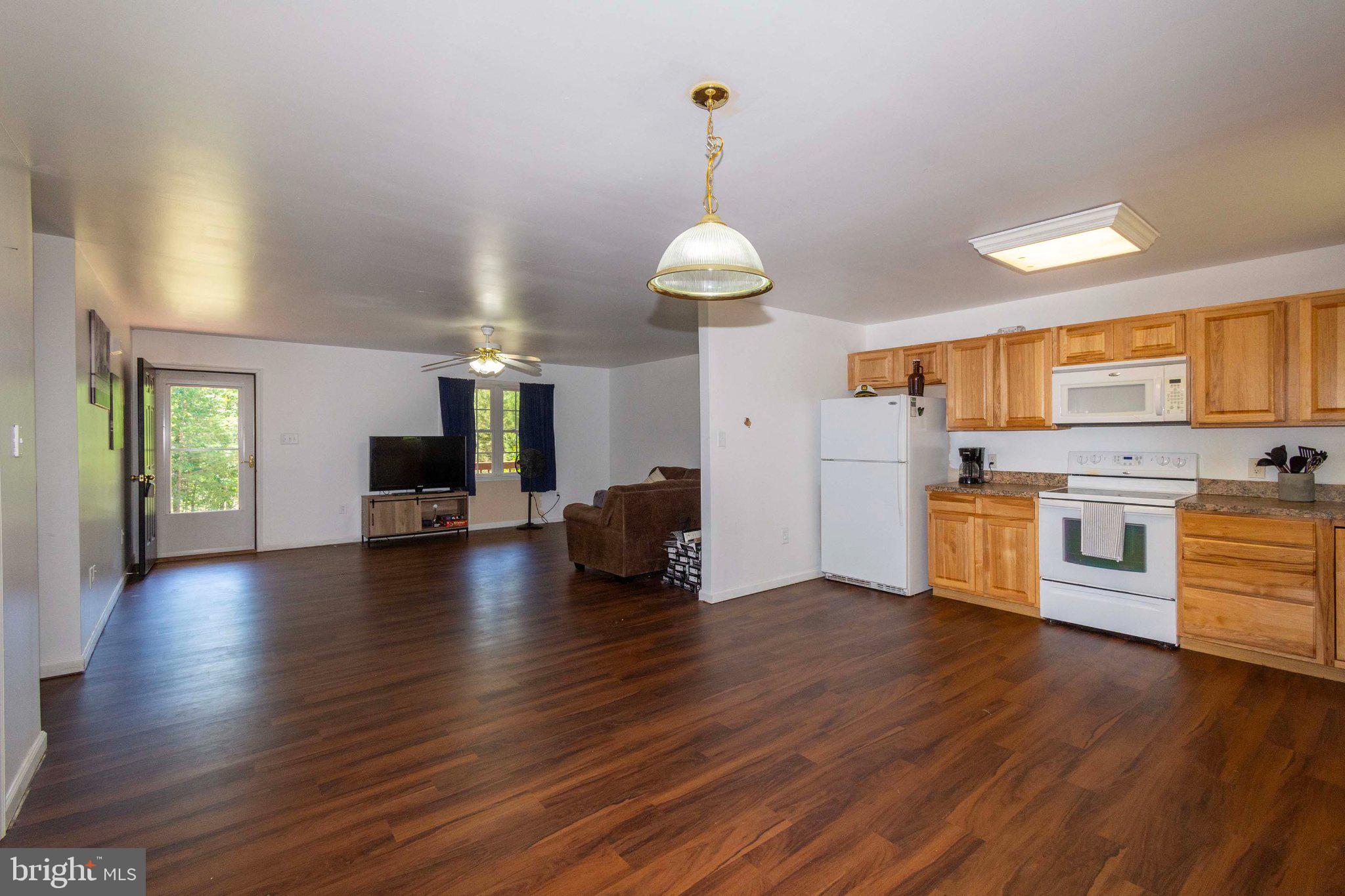 TALL PINES - Residential