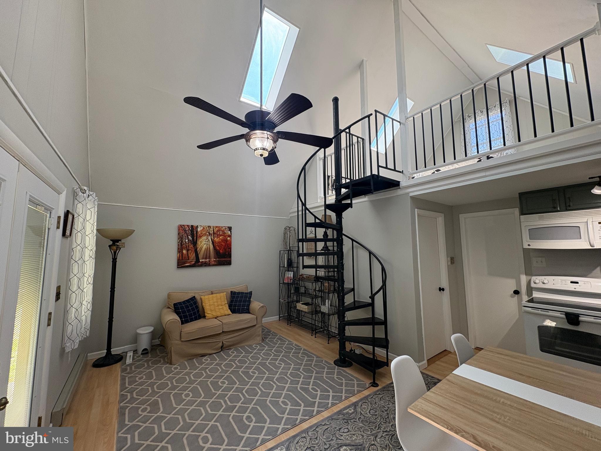 LAKE FERNDALE - Residential