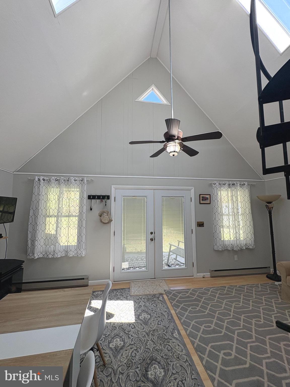 LAKE FERNDALE - Residential