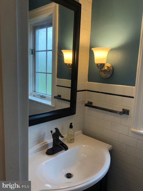 WINDSOR CIR - Residential Lease