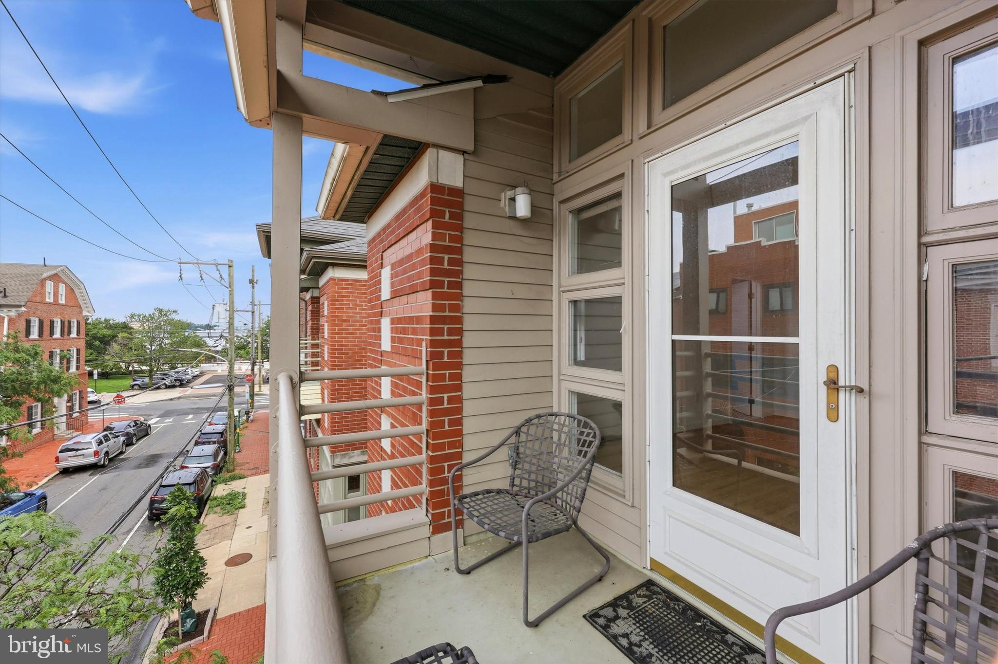 QUEEN VILLAGE - Residential