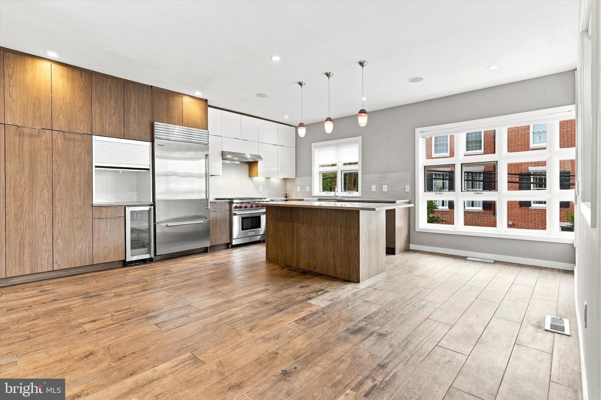 QUEEN VILLAGE - Residential
