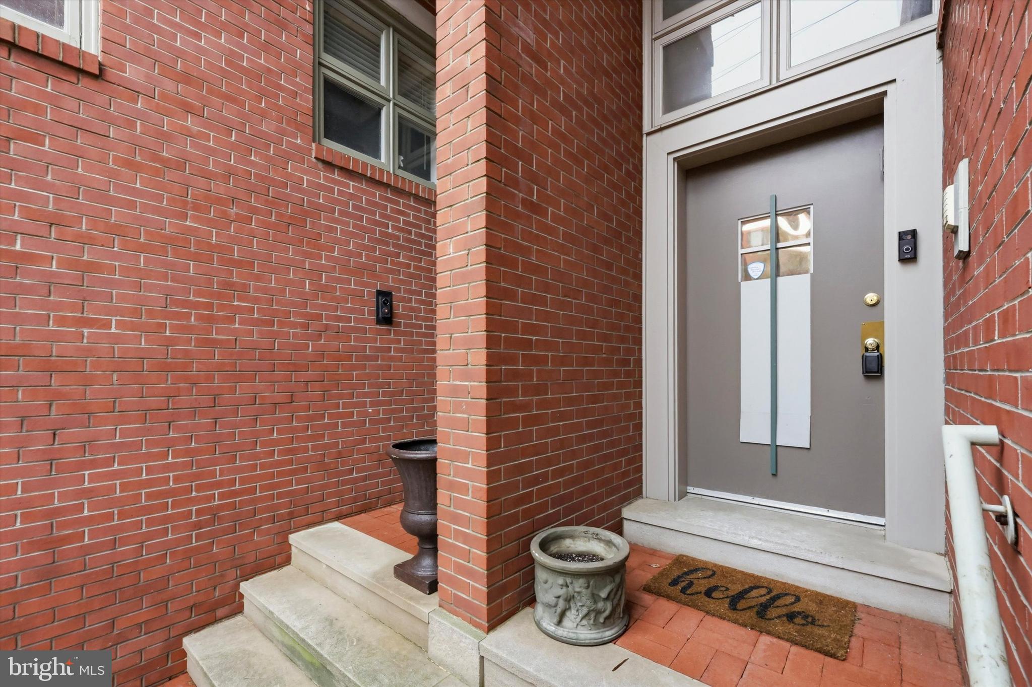 QUEEN VILLAGE - Residential