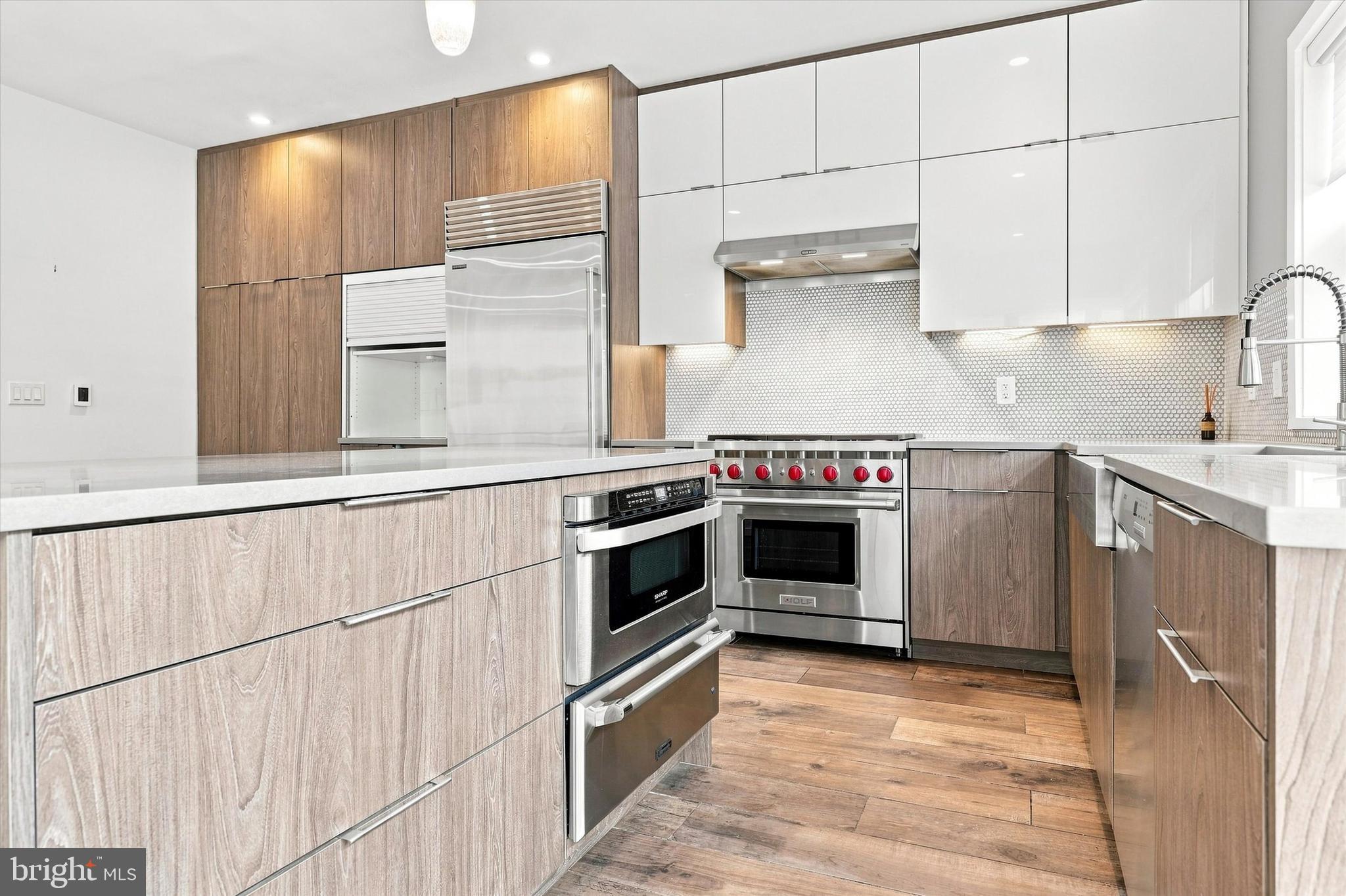 QUEEN VILLAGE - Residential