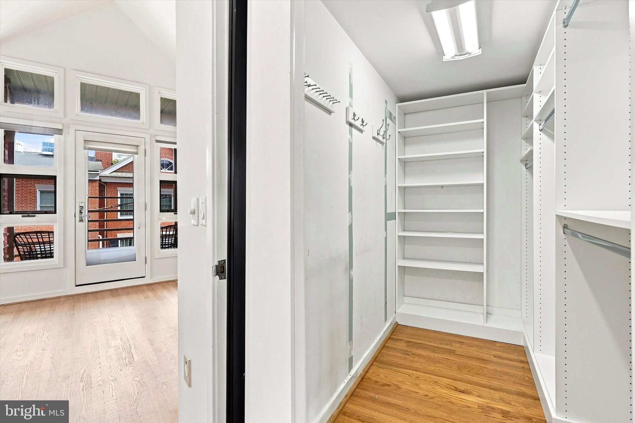 QUEEN VILLAGE - Residential