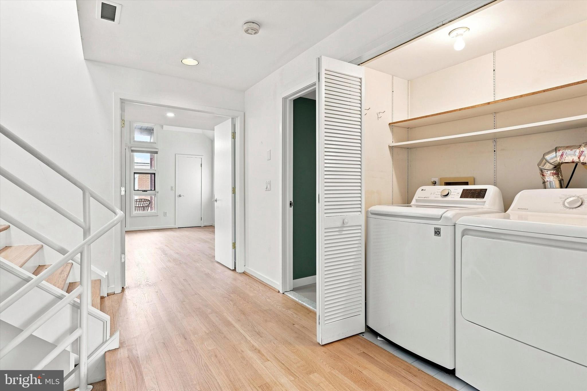 QUEEN VILLAGE - Residential