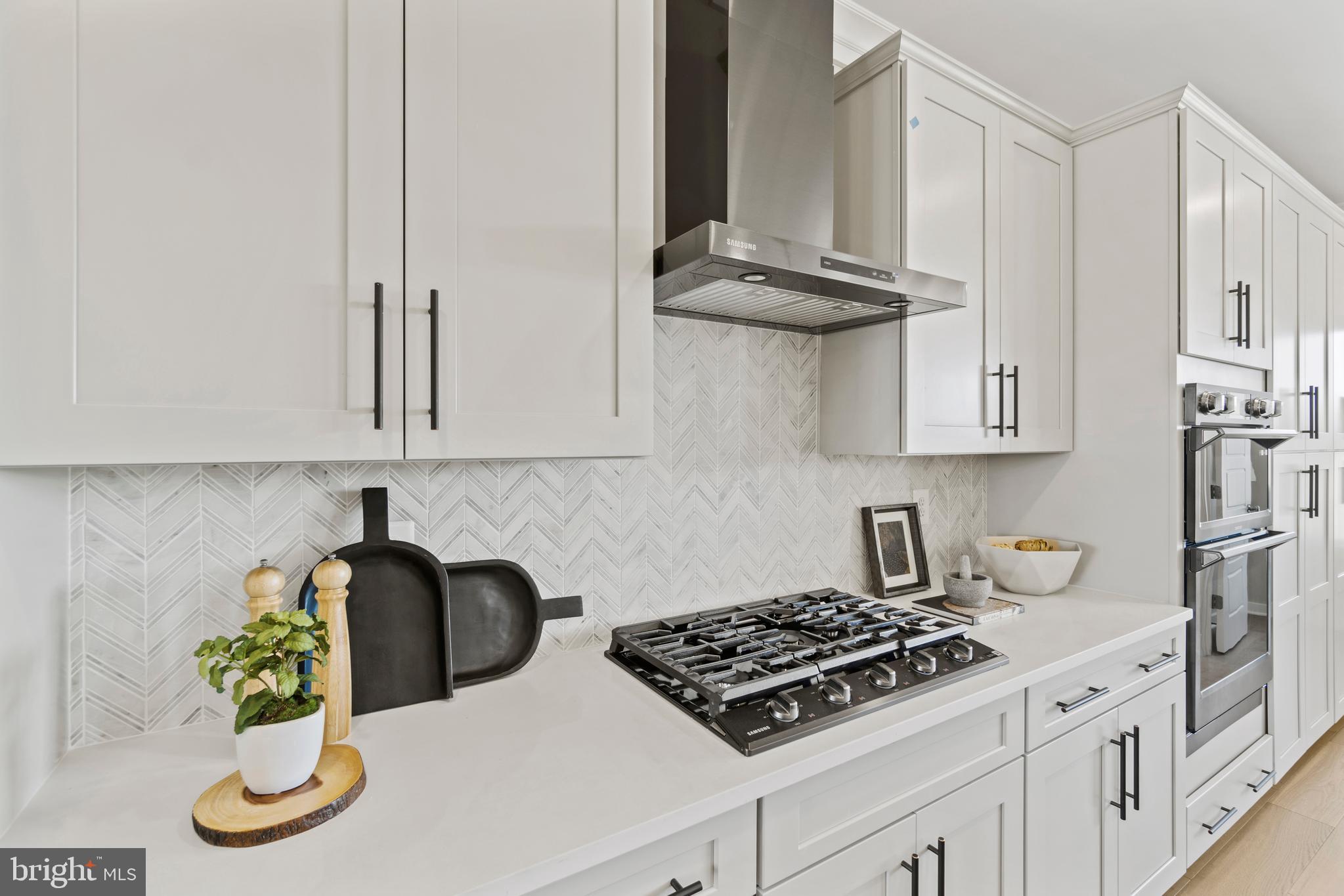 SOUTH LAKE - Residential