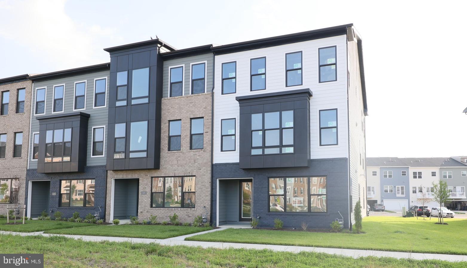SOUTH LAKE - Residential