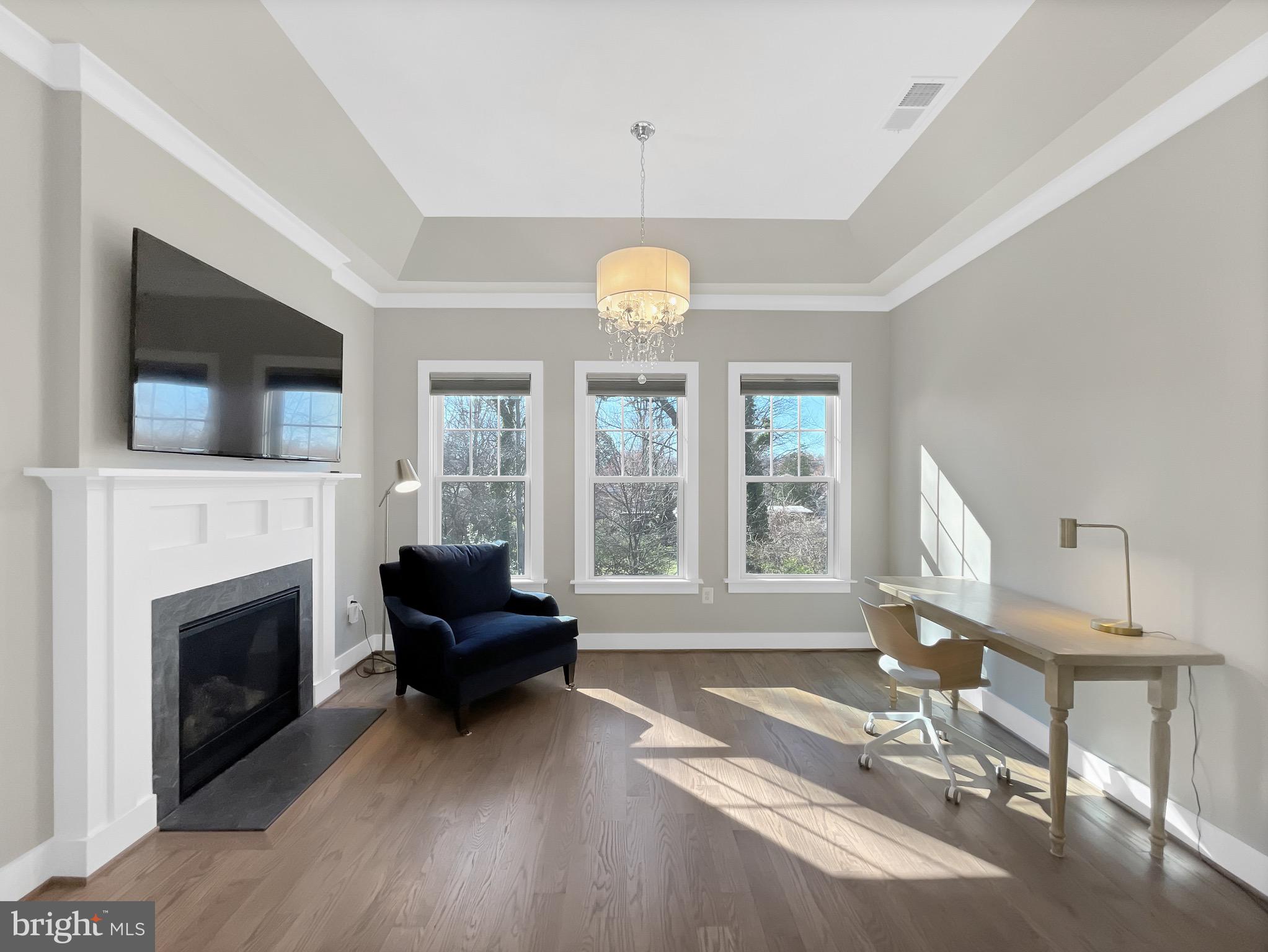 COUNTRY CLUB MANOR - Residential