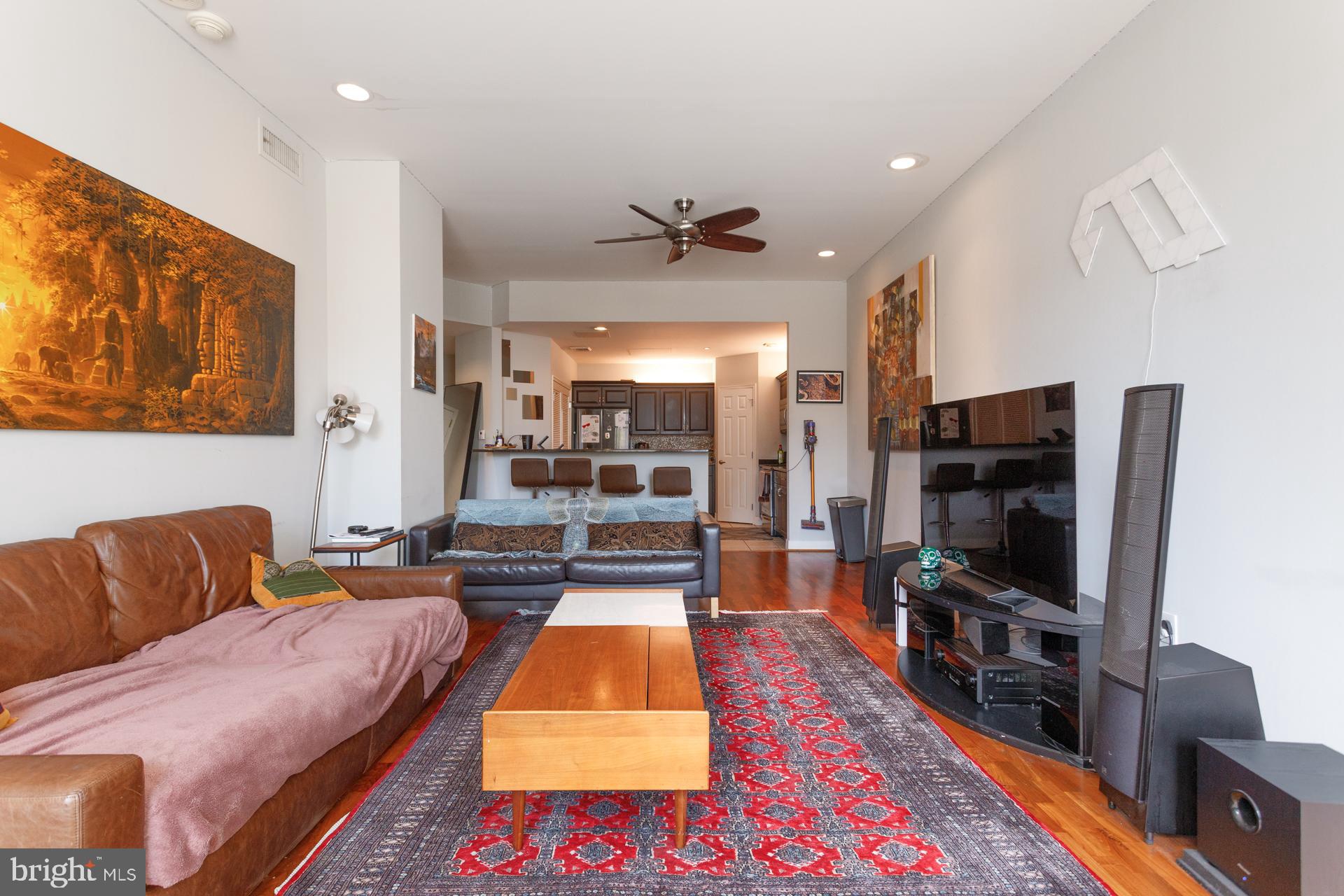 LOGAN SQUARE - Residential