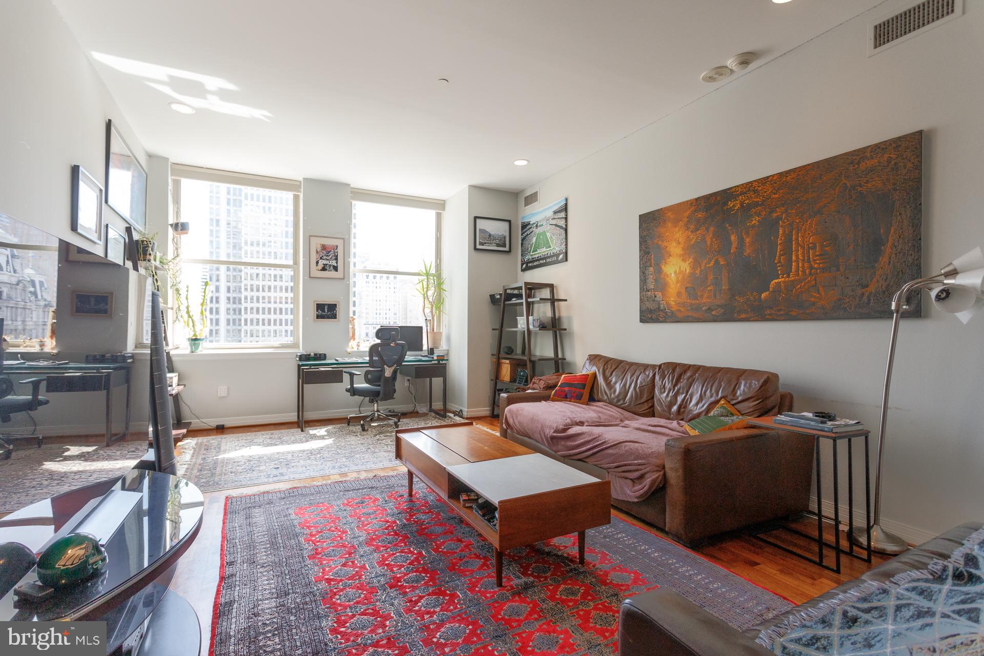 LOGAN SQUARE - Residential