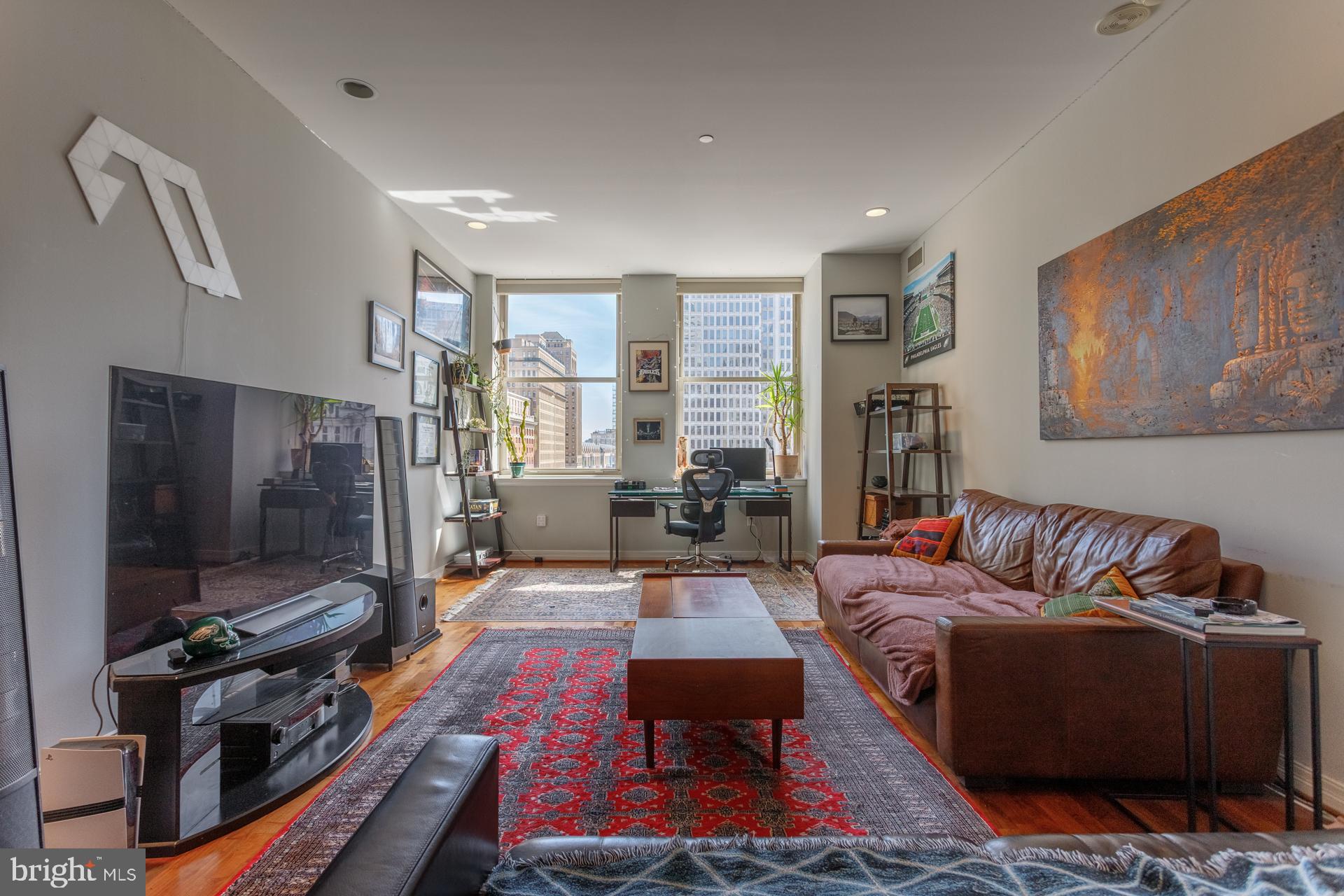 LOGAN SQUARE - Residential