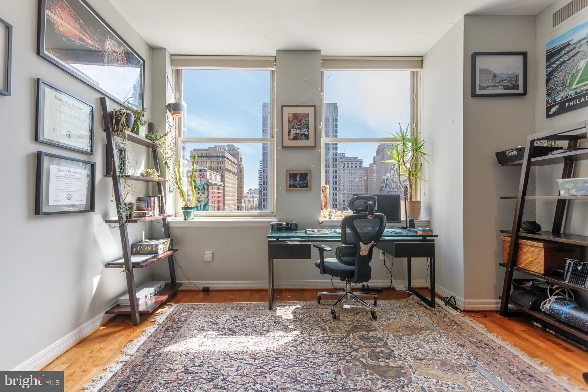 LOGAN SQUARE - Residential