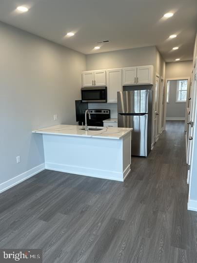 Completely renovated 2nd floor one bedroom one bath in South Philly available now. This apartment has a new kitchen and bath and vinyl plank floors throughout and a washer/dryer in the apartment. 
There is a $40 non refundable application for each adult and upon approval one month's rent is due immediately, then last month's rent and one month security deposit is due at move in. All tenant's must provide proof of all utilities being in their name prior to move in. This unit is vacant and the owner is seeking a move in within 45 days. Please take any measurements needed at the showing.