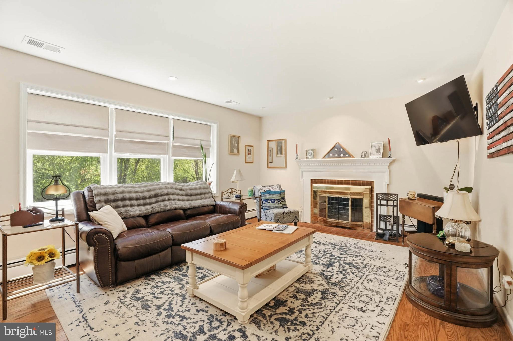 LAYTONSVILLE OUTSIDE - Residential