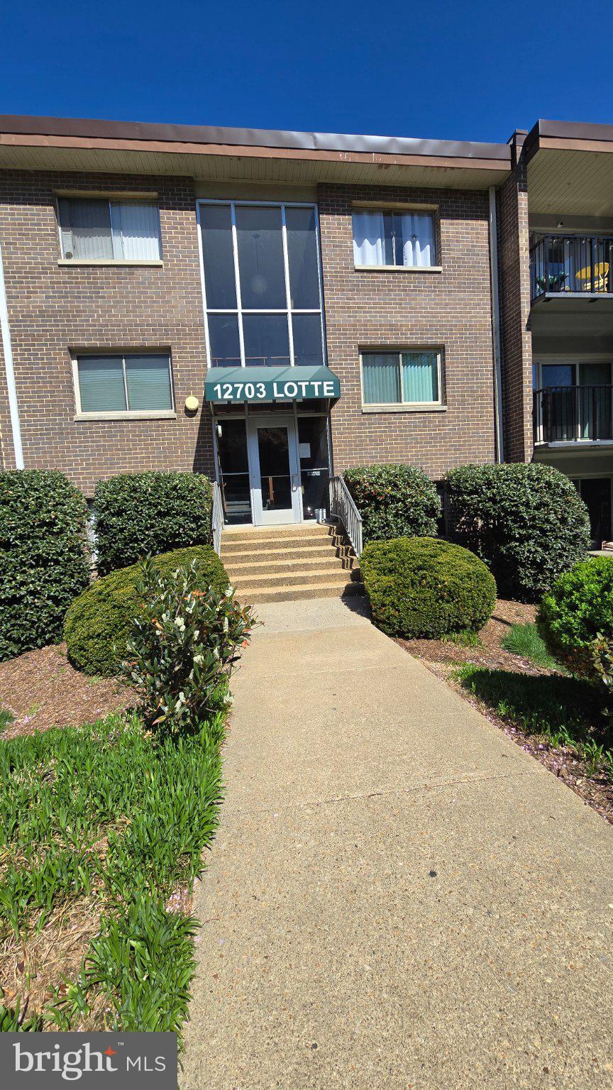 Discover the charm of this delightful 1-bedroom, 1-bathroom condo nestled in the serene community of Occoquan Ridge. This inviting unit features a traditional flat layout, perfect for maximizing space and comfort. The galley kitchen is both functional and efficient, making meal prep a breeze.This home offers a cozy yet spacious feel, ideal for relaxation or entertaining. The Occoquan Ridge community is a hidden gem, boasting beautifully maintained common grounds that invite leisurely strolls and outdoor gatherings. Enjoy the convenience of an association that covers essential services, including electricity, gas, water, and lawn care, allowing you to focus on what truly matters-your lifestyle. Located in a vibrant neighborhood, residents benefit from nearby parks, providing ample opportunities for outdoor activities and community events. The area is well-served by public services, ensuring easy access to everything you need. Excellent schools are just a stone's throw away, making this location ideal for those who value education and community engagement. With off-street parking and unassigned spaces, convenience is at your fingertips. Embrace the opportunity to live in a community that balances tranquility with accessibility. This condo is not just a home; it's a lifestyle waiting to be embraced. Don't miss your chance to make it yours!