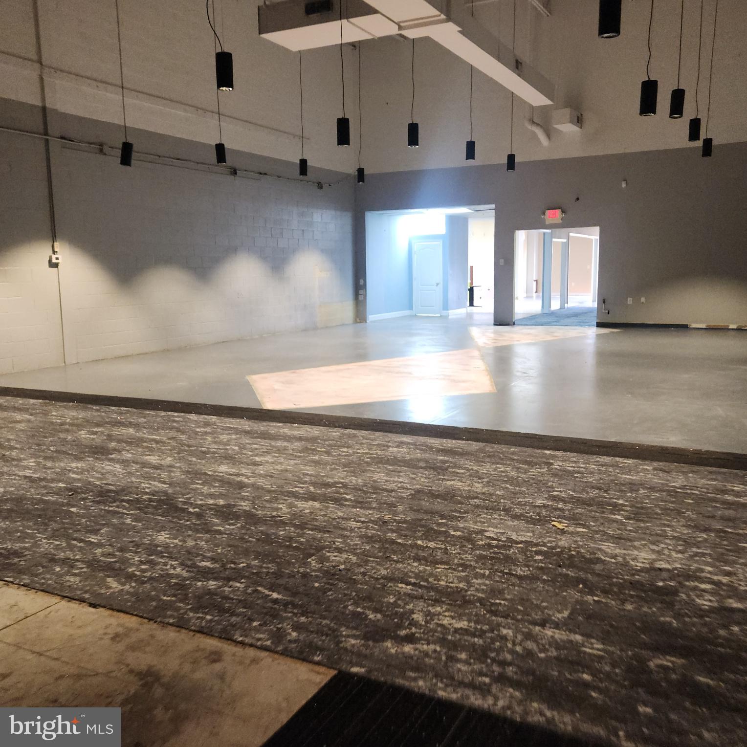MEADOWBROOK - Commercial Lease