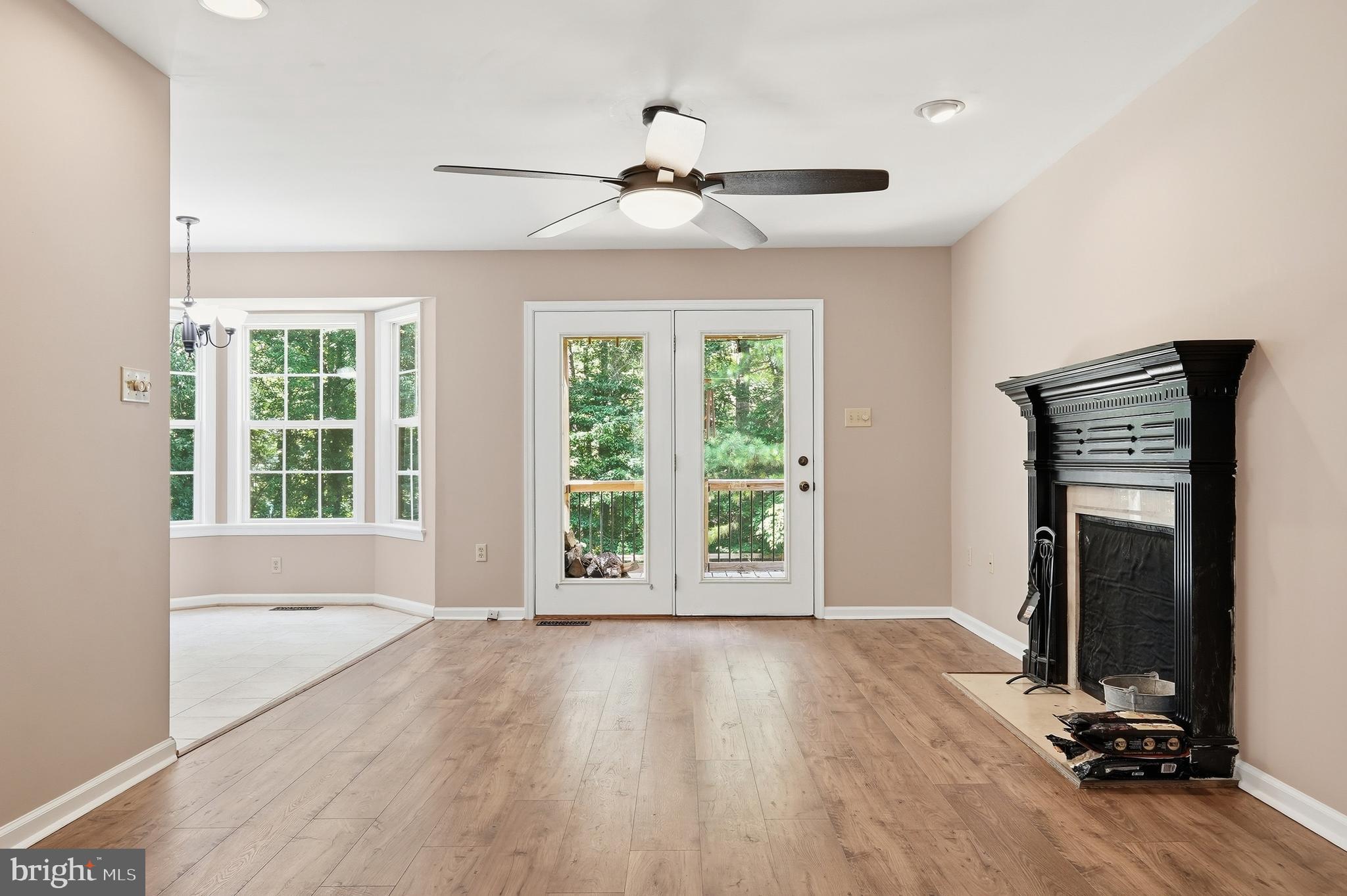 DEER LAKE ESTATES - Residential