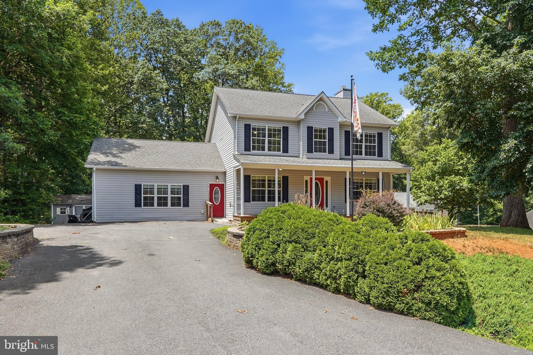 DEER LAKE ESTATES - Residential