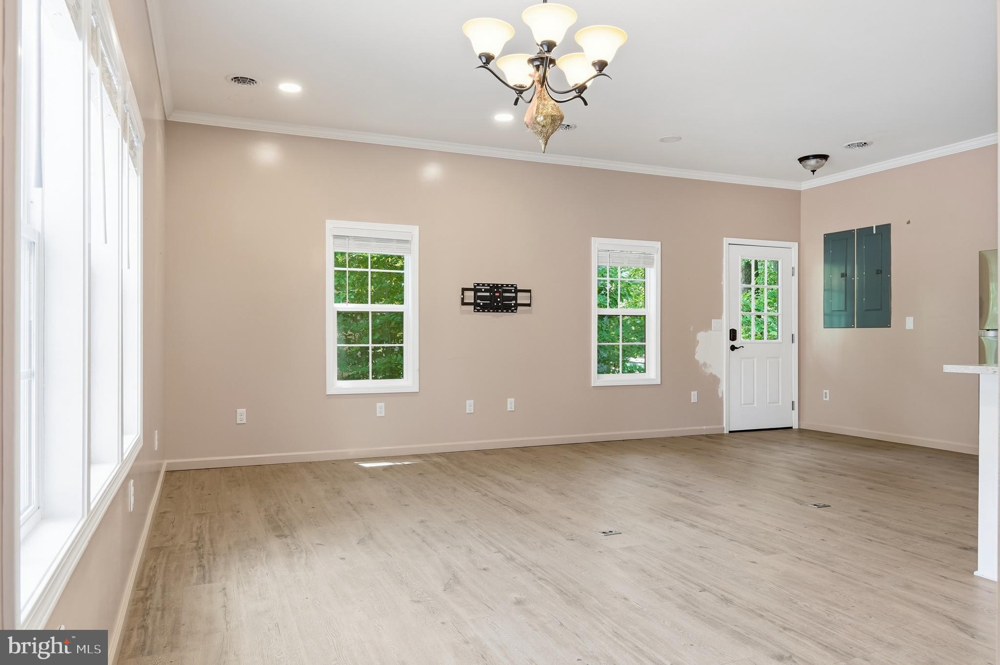 DEER LAKE ESTATES - Residential