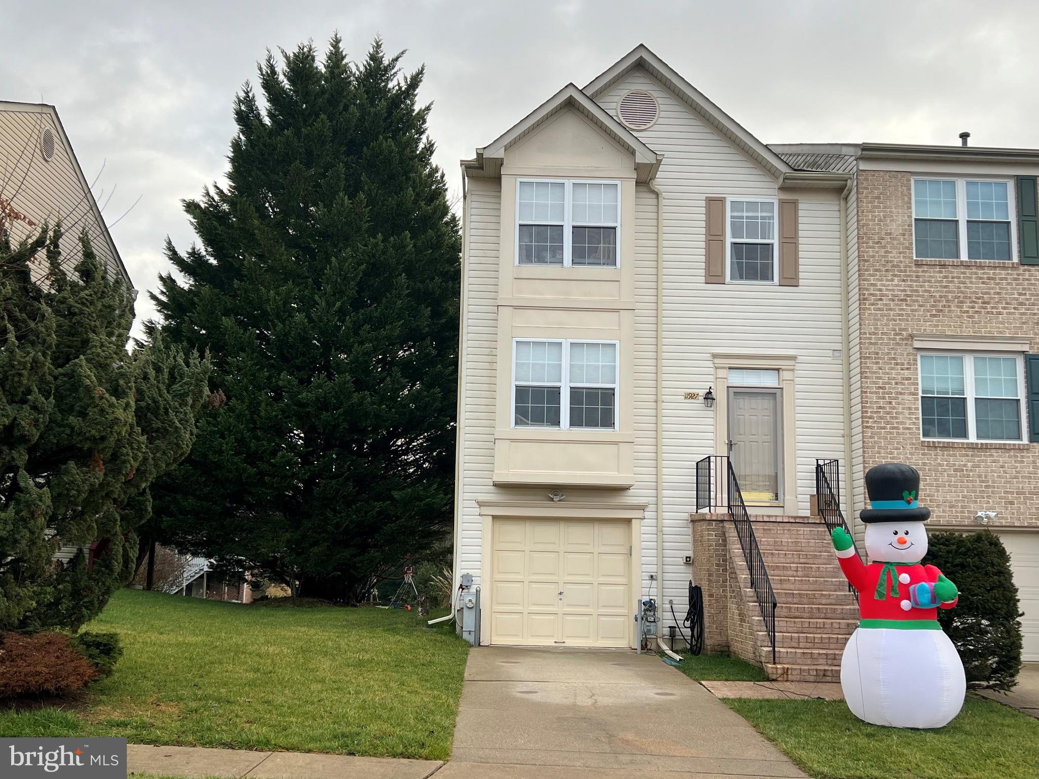 Beautiful TH for rent in Hunters Run.   Very large 2200 Sq ft home with One car Garage, 3 bedrooms, 2 Full bathrooms,  2 Half bath.  This is an End of group townhouse to provide maximum privacy and sunlight.  Granite countertops, flooring is Hardwood + Carpet throughout, Fresh paint.  Enjoy the beautiful composite Deck, and walk, run, or bike on the nearby NCR trail.  Don't miss this one!!!