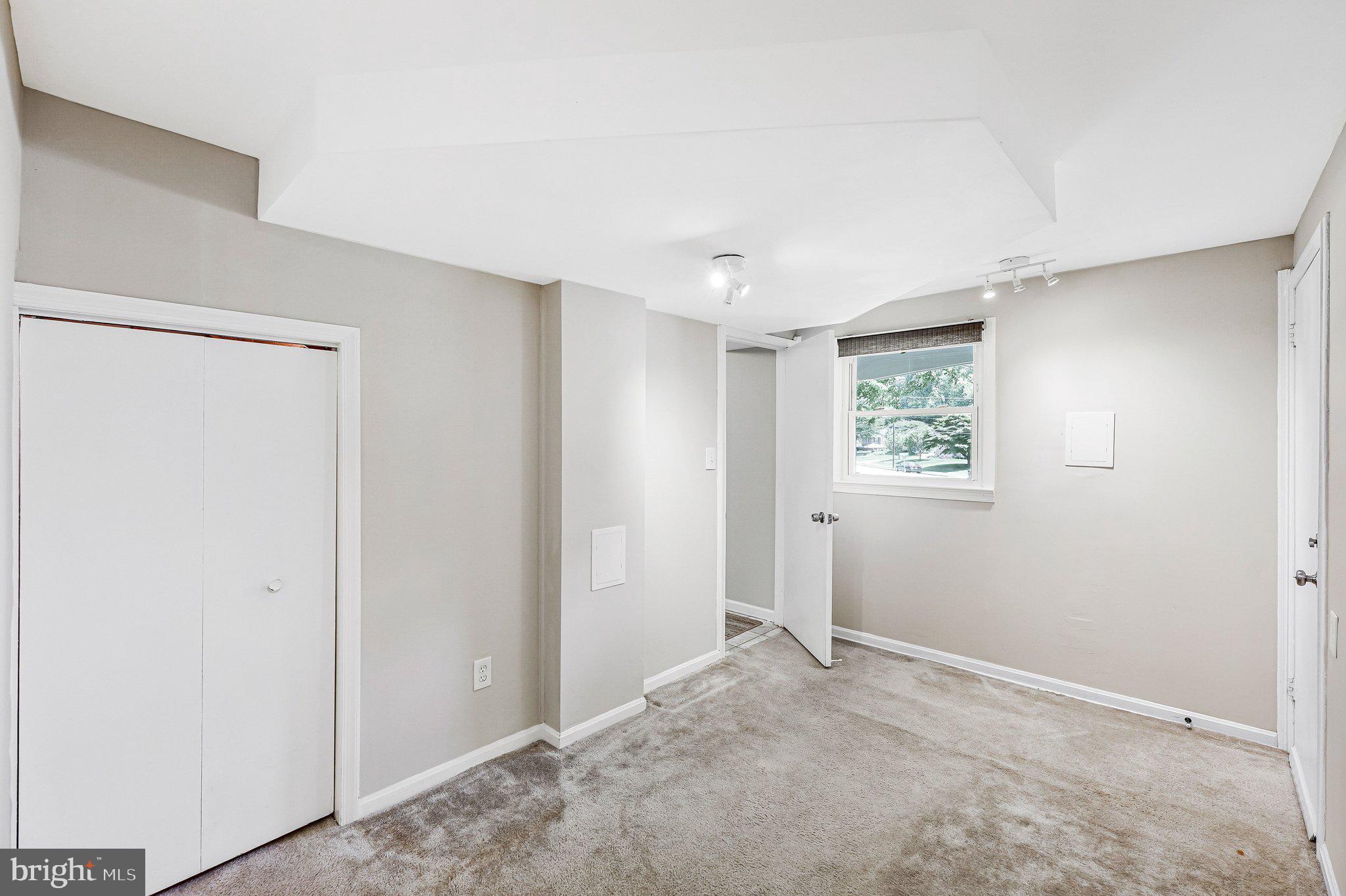 NORTH SPRINGFIELD - Residential