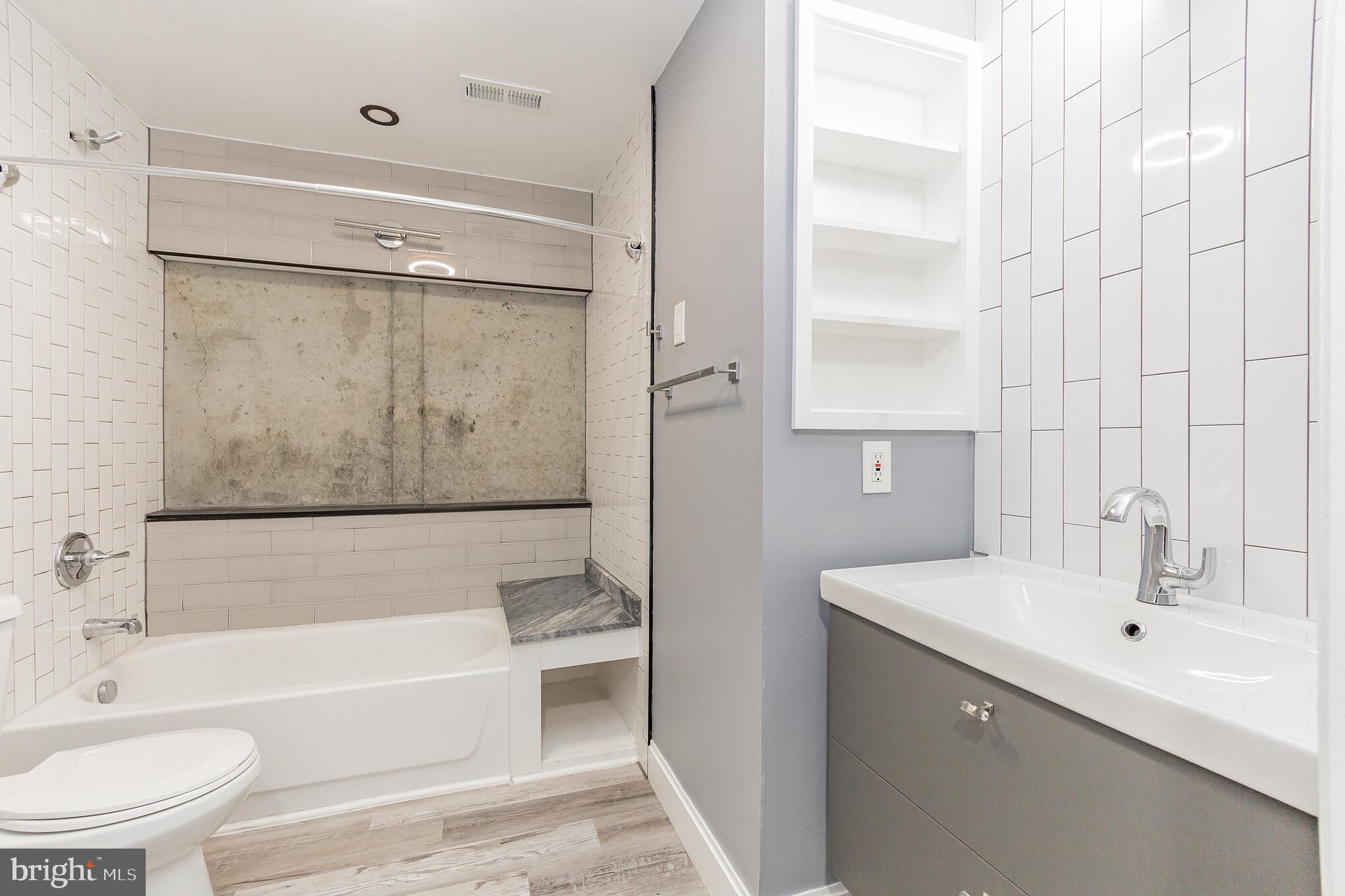 BROOKEFIELD - Residential Lease