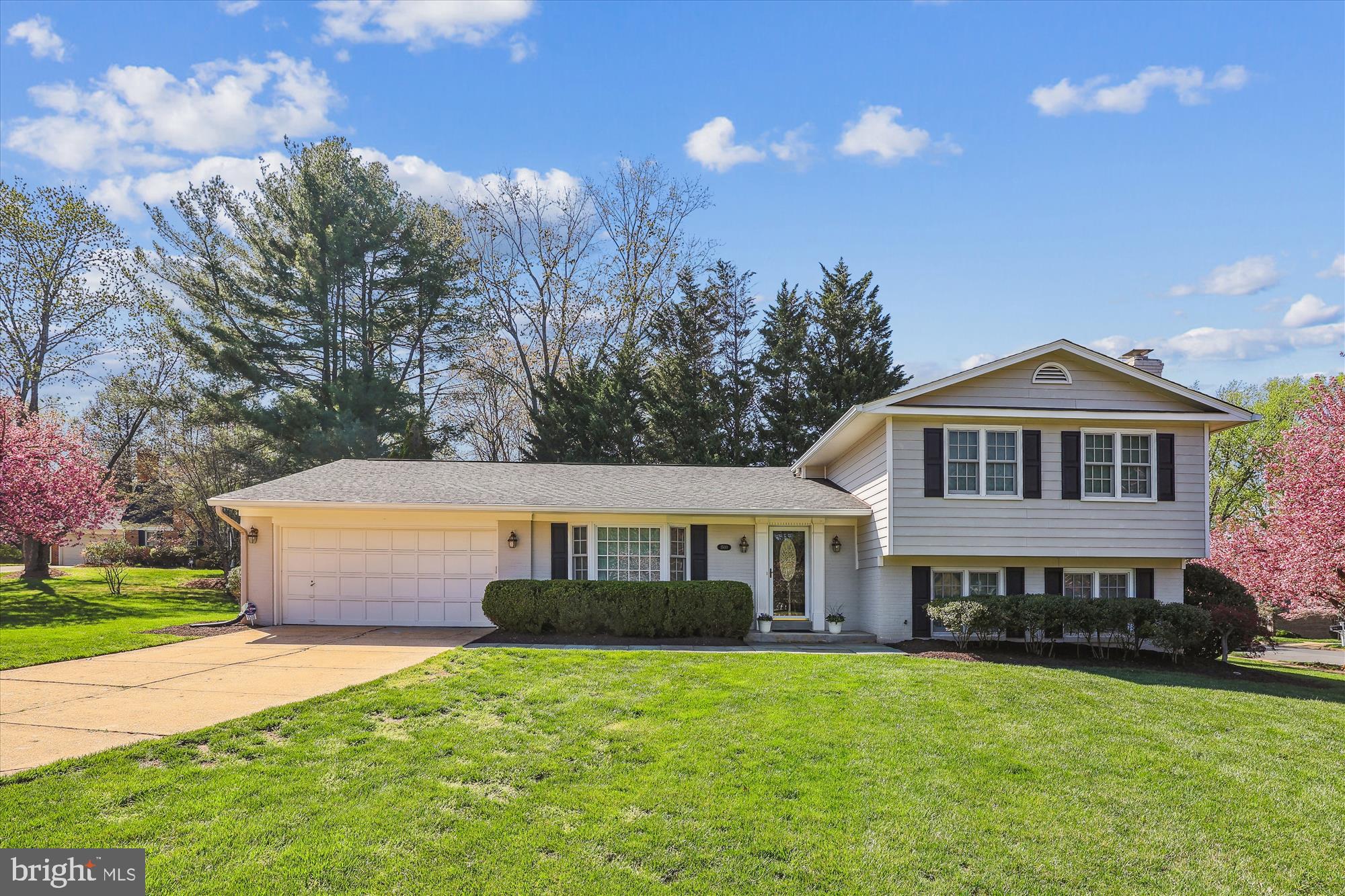SHOUSE VILLAGE - Residential