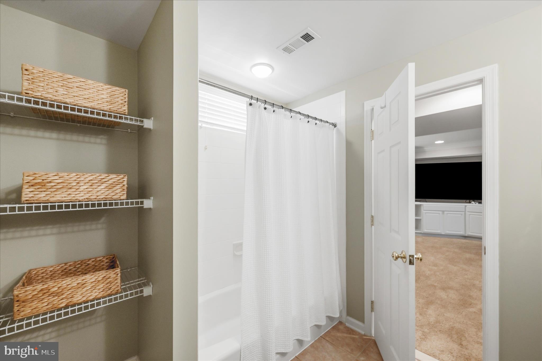 LOUDOUN VALLEY ESTATES - Residential