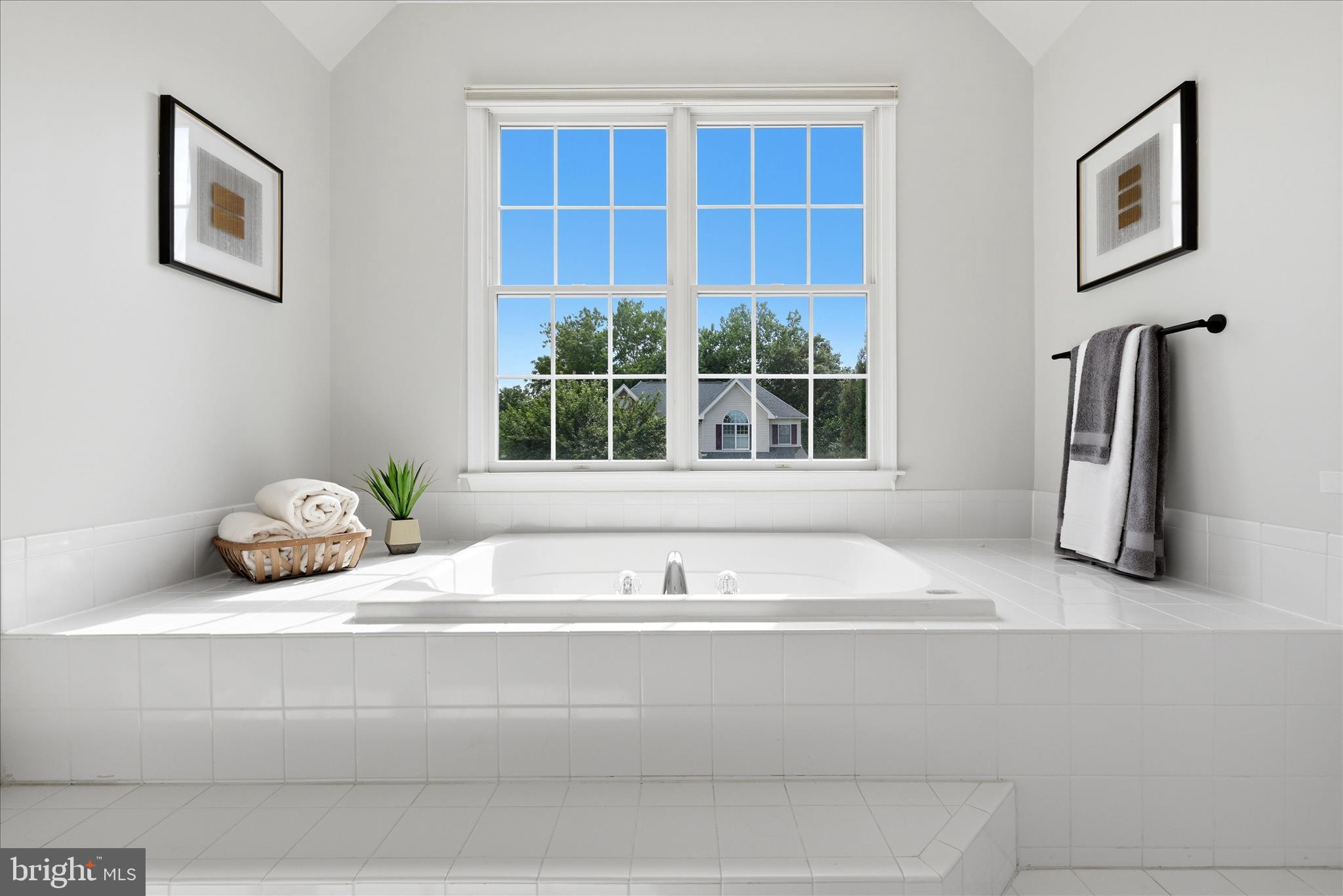 LOUDOUN VALLEY ESTATES - Residential