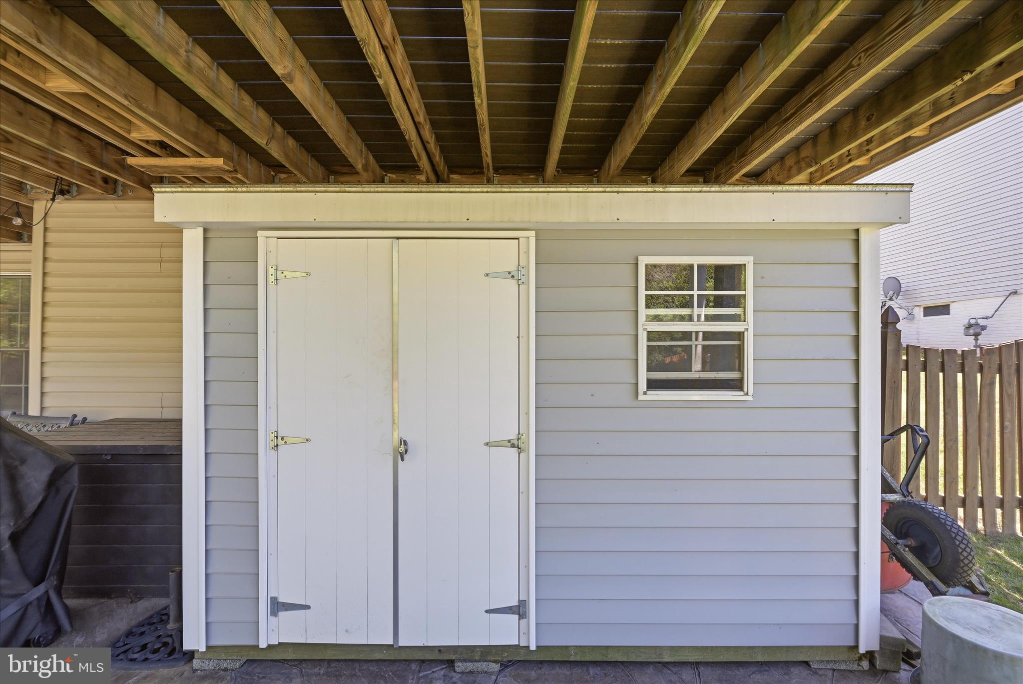 LOUDOUN VALLEY ESTATES - Residential