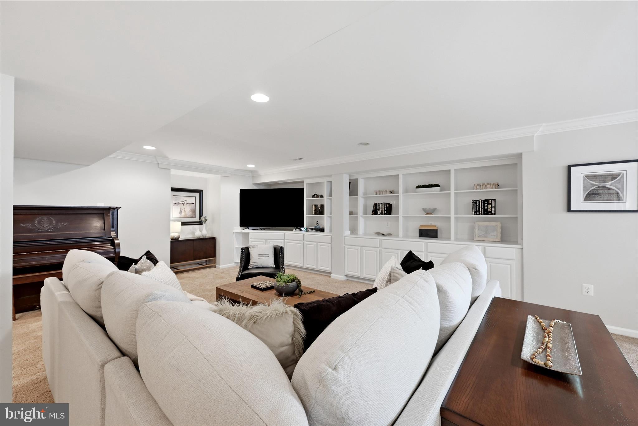LOUDOUN VALLEY ESTATES - Residential