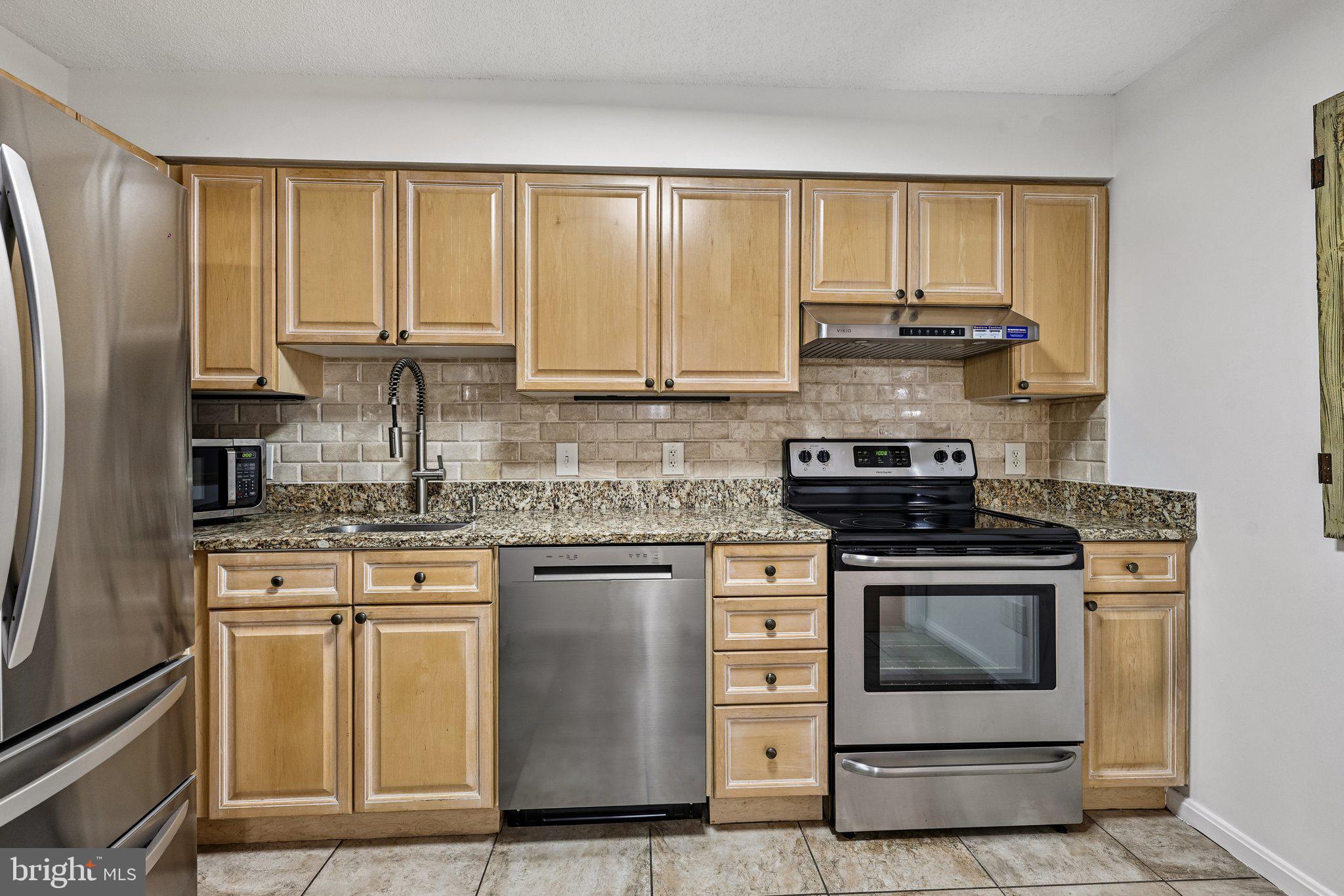 LANSDOWNE WOODS - Residential Lease