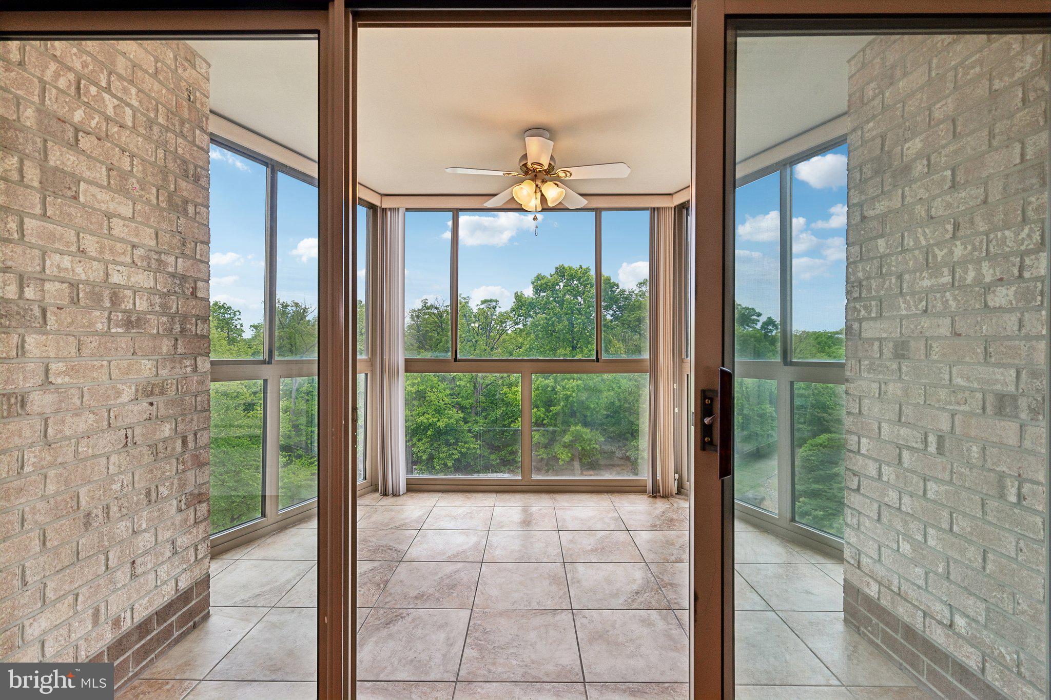 LANSDOWNE WOODS - Residential Lease
